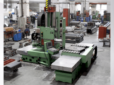 Vista Frontal da TOS WFQ 80 CNC máquina