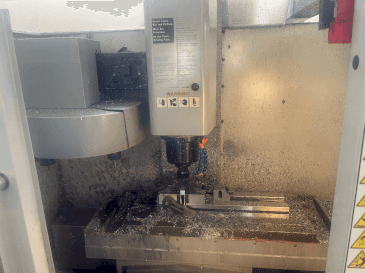 Vista Frontal da HAAS S MiniMill HE máquina