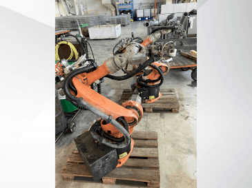 Vista Frontal da KUKA KR16 máquina