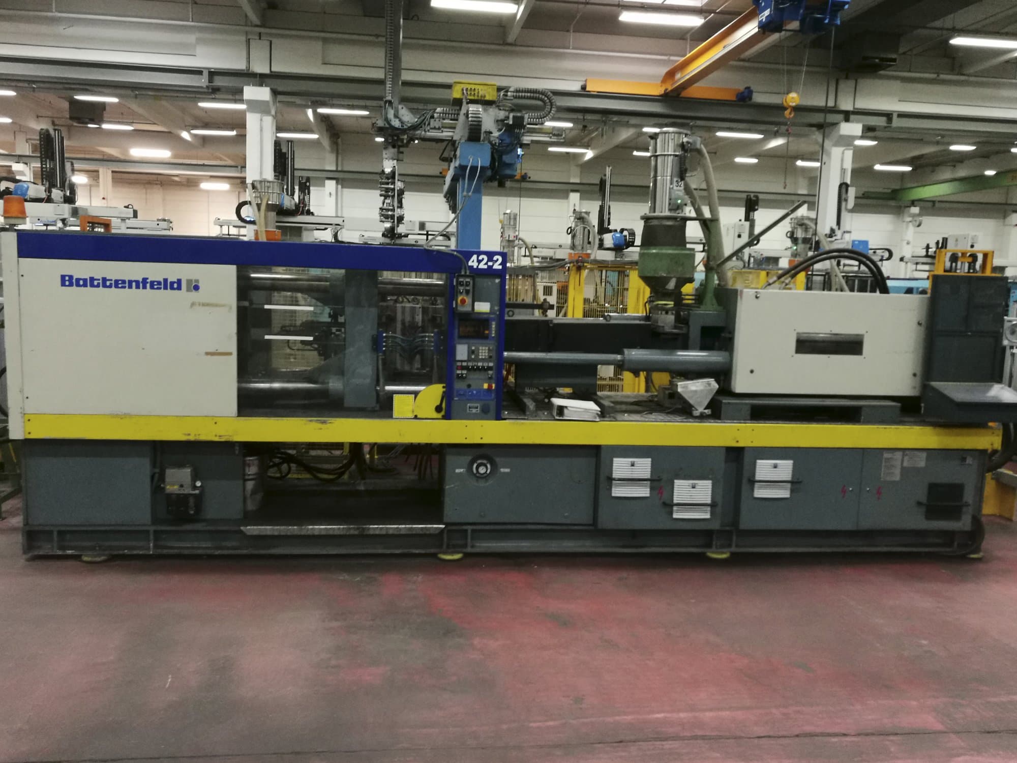 Vista Frontal  da Battenfeld BKT 2500/1400  máquina