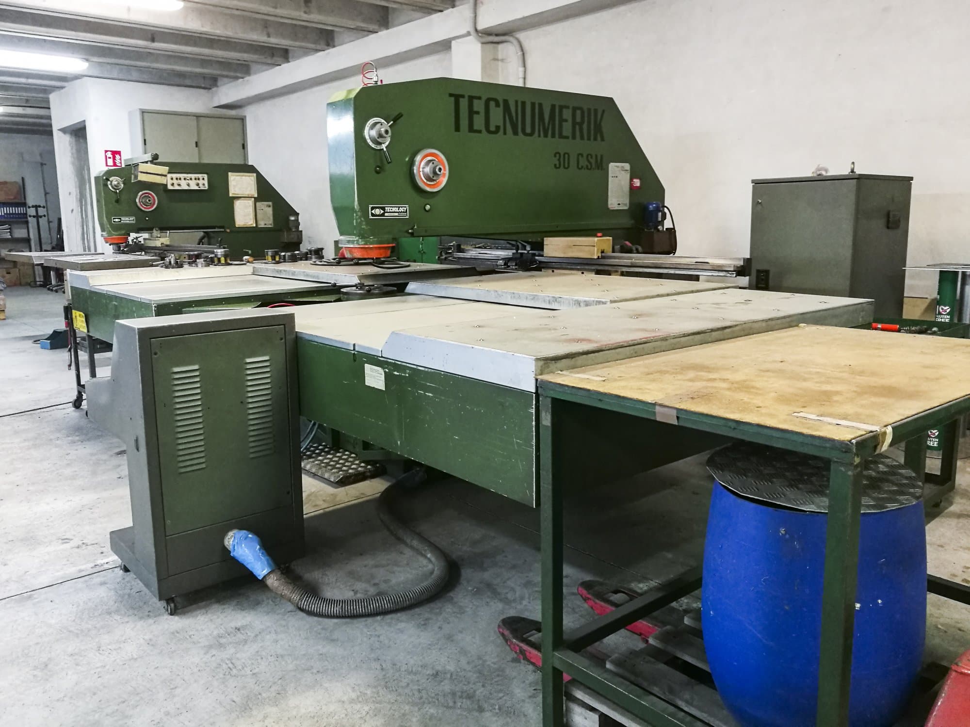 Vista Direita  da Tecnology Tecnumerik 30 C.S.M.  máquina