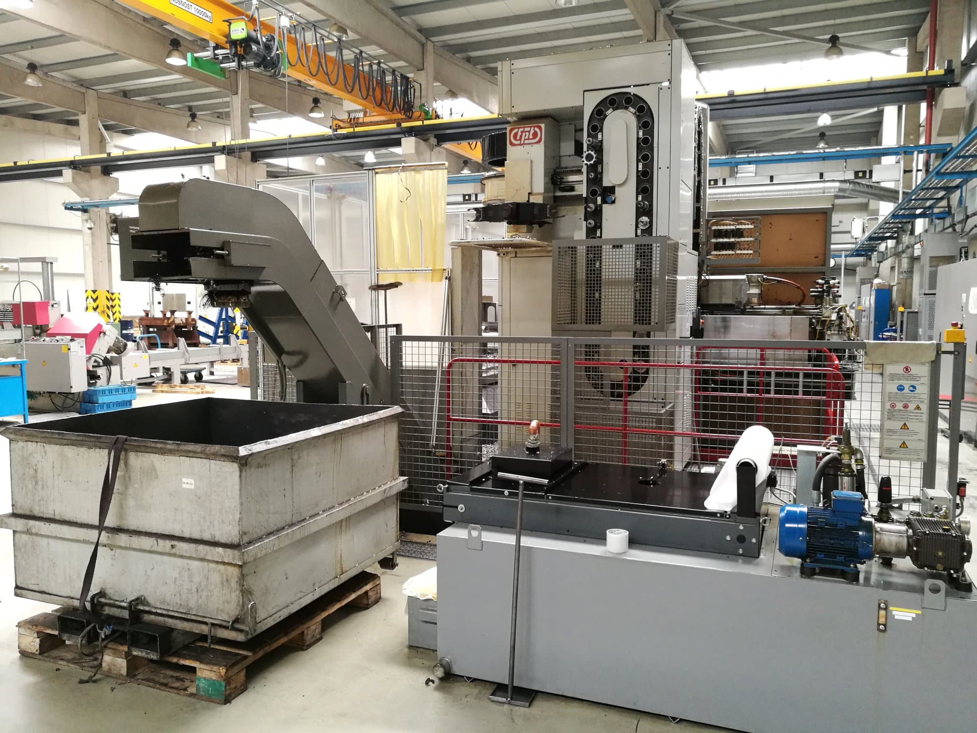 Vista Frontal  da FPT AREA M  máquina