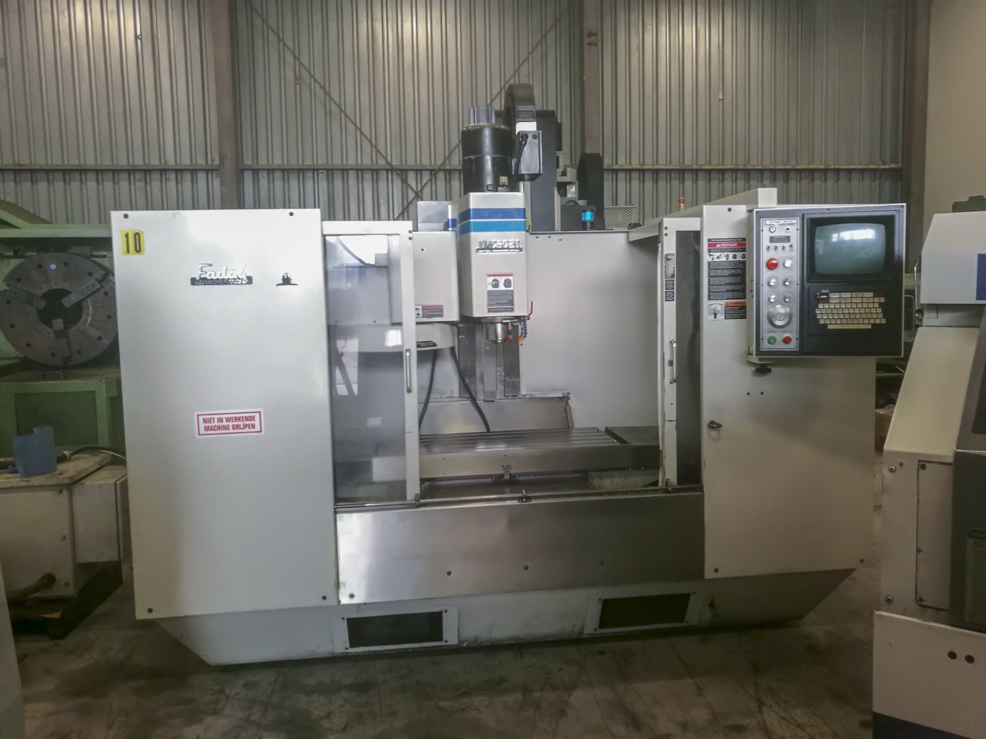 Vista Frontal da FADAL VMC 4020HT máquina