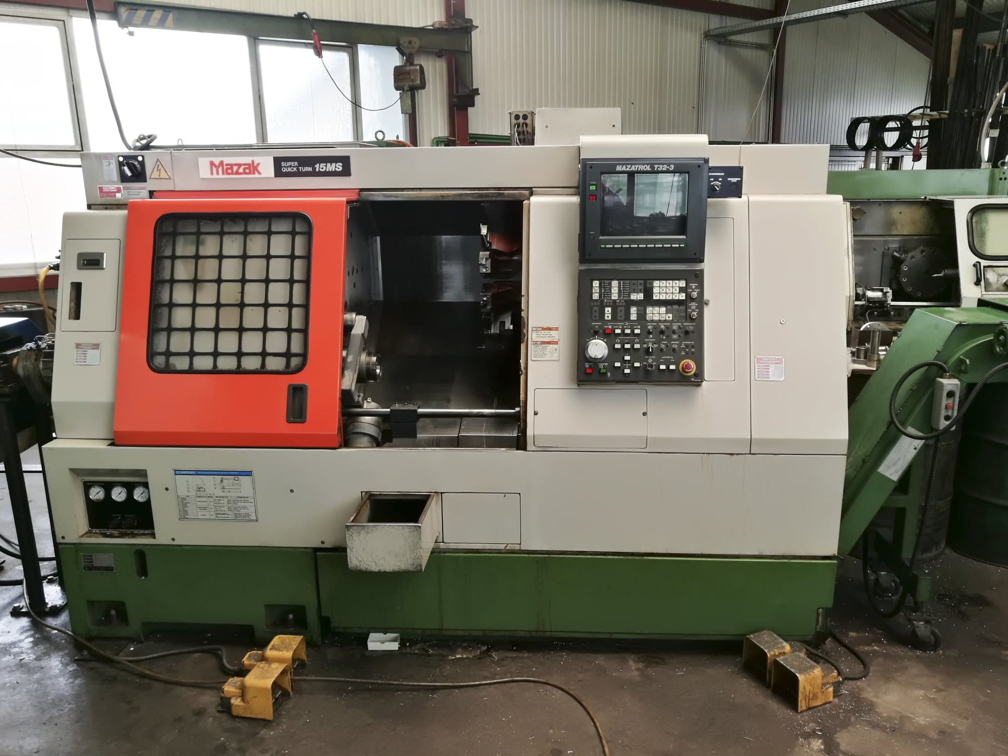 Vista Frontal da Mazak Super Quick Turn 15 MS máquina