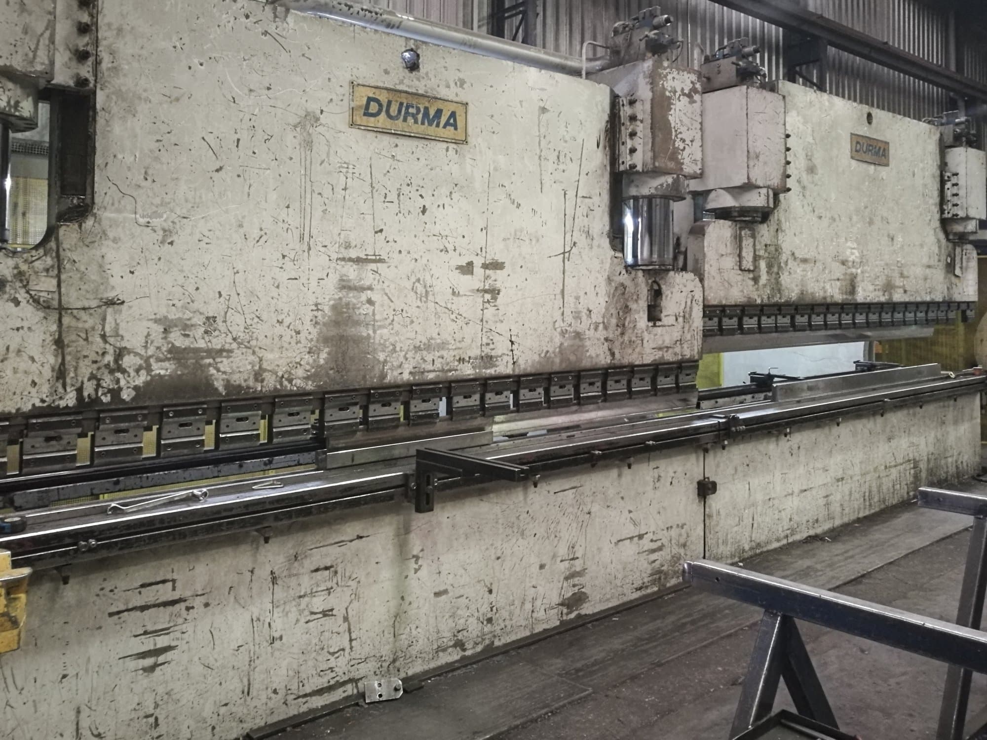 Vista Esquerda da Durma CNC T HAP 40400 máquina