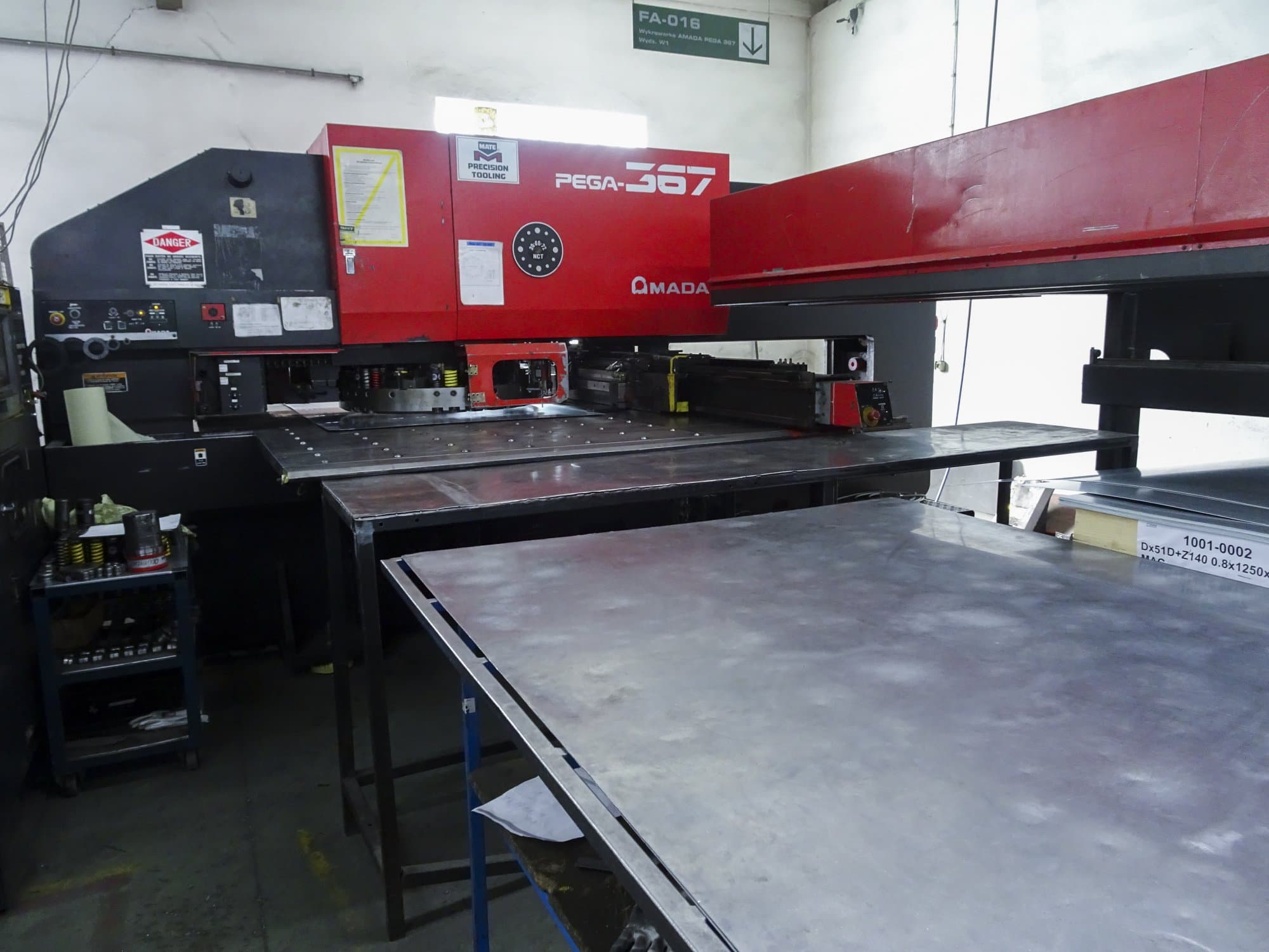 Vista Esquerda da AMADA PEGA 367 máquina