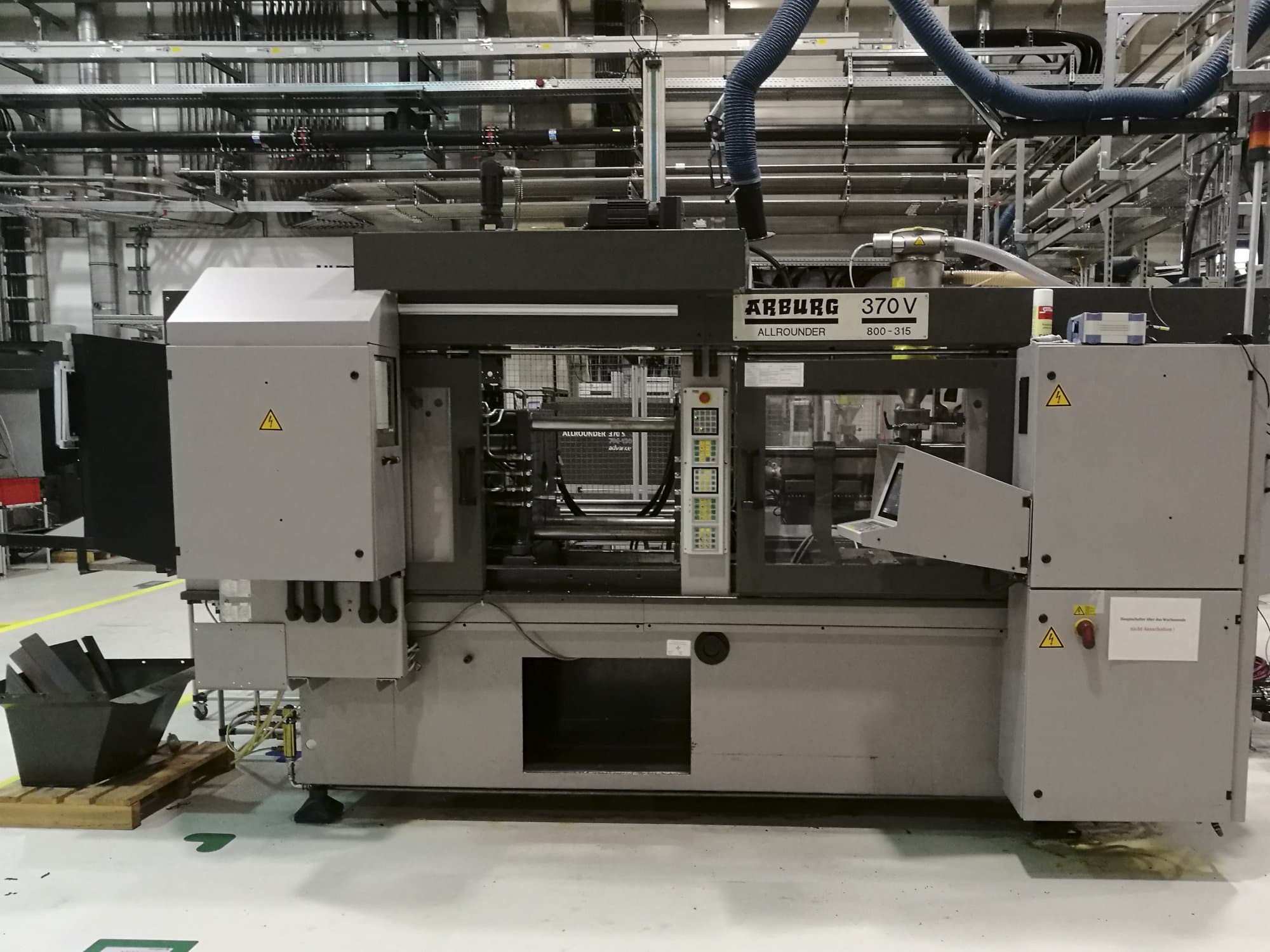 Vista Frontal da Arburg 370V 800-315 máquina