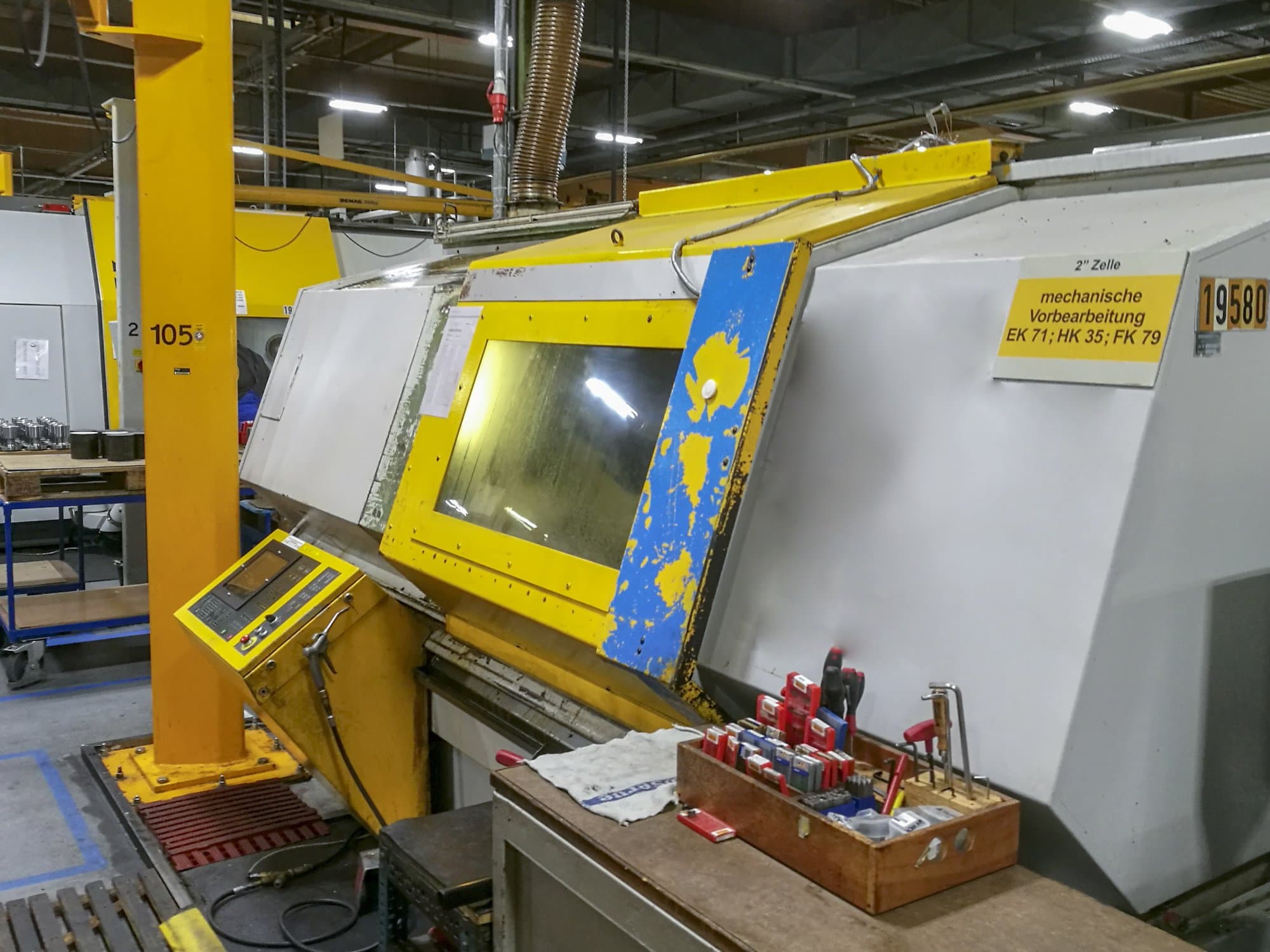 Vista Direita da OERLIKON BOEHRINGER VDF 250 C-F máquina