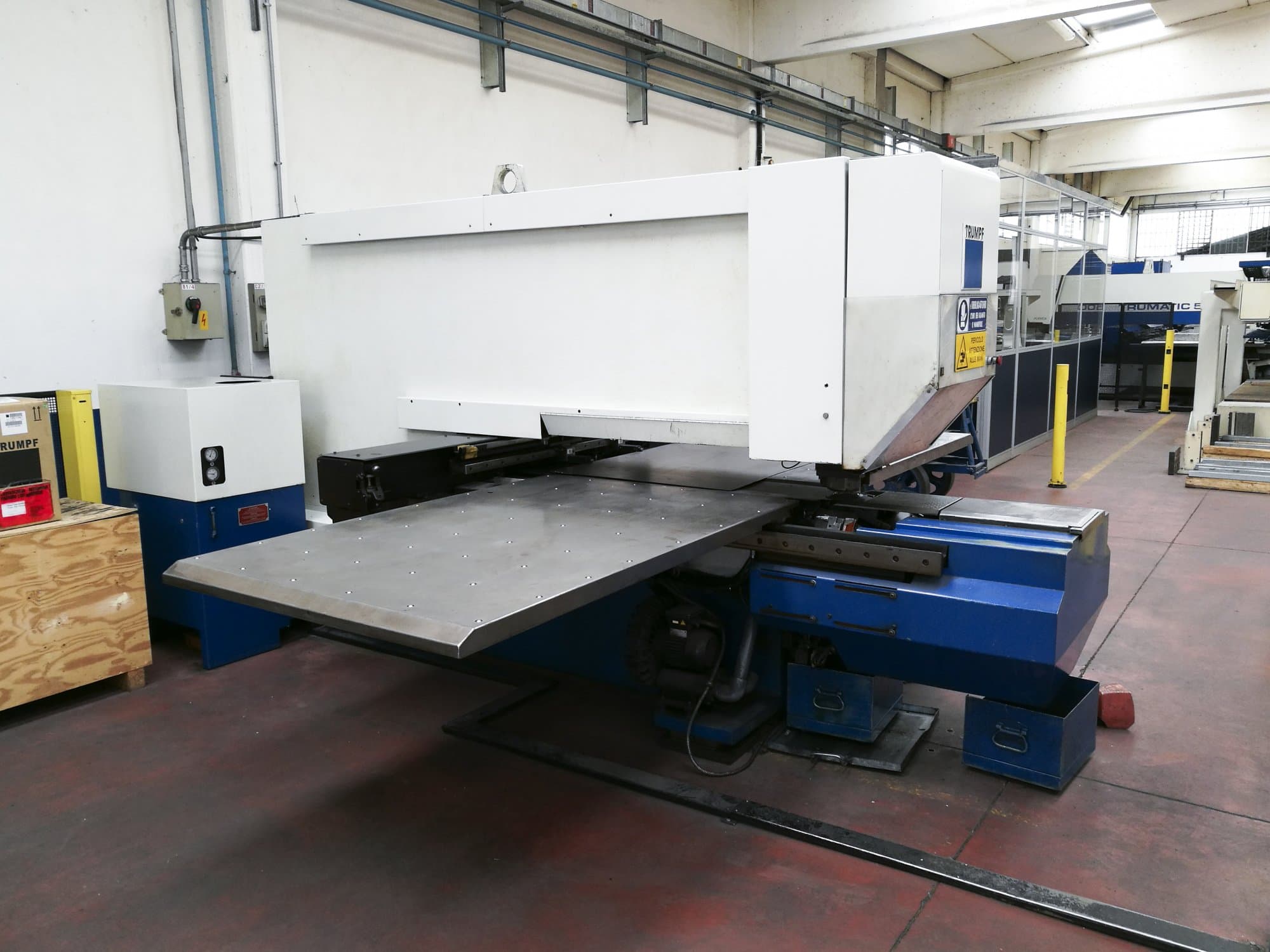 Vista Esquerda da Trumpf Trumatic 240 máquina