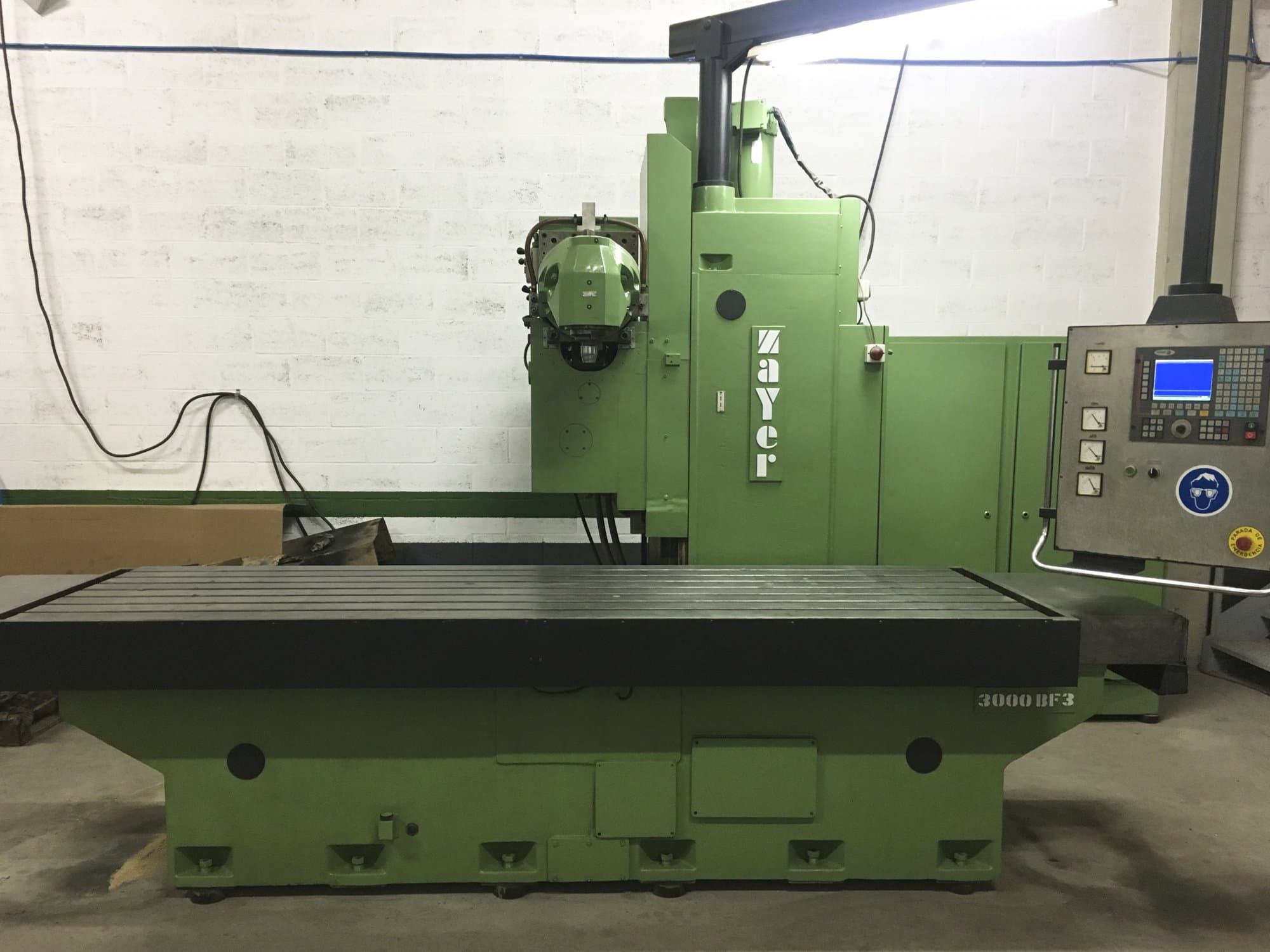 Vista Frontal  da Zayer 3000 BF3  máquina