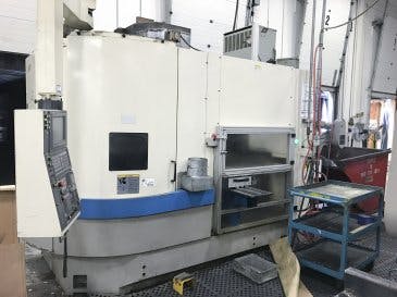 Vista Esquerda  da Okuma LVT 400  máquina