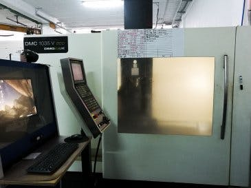 Vista Frontal  da DMG MORI DMC 1035 V eco  máquina