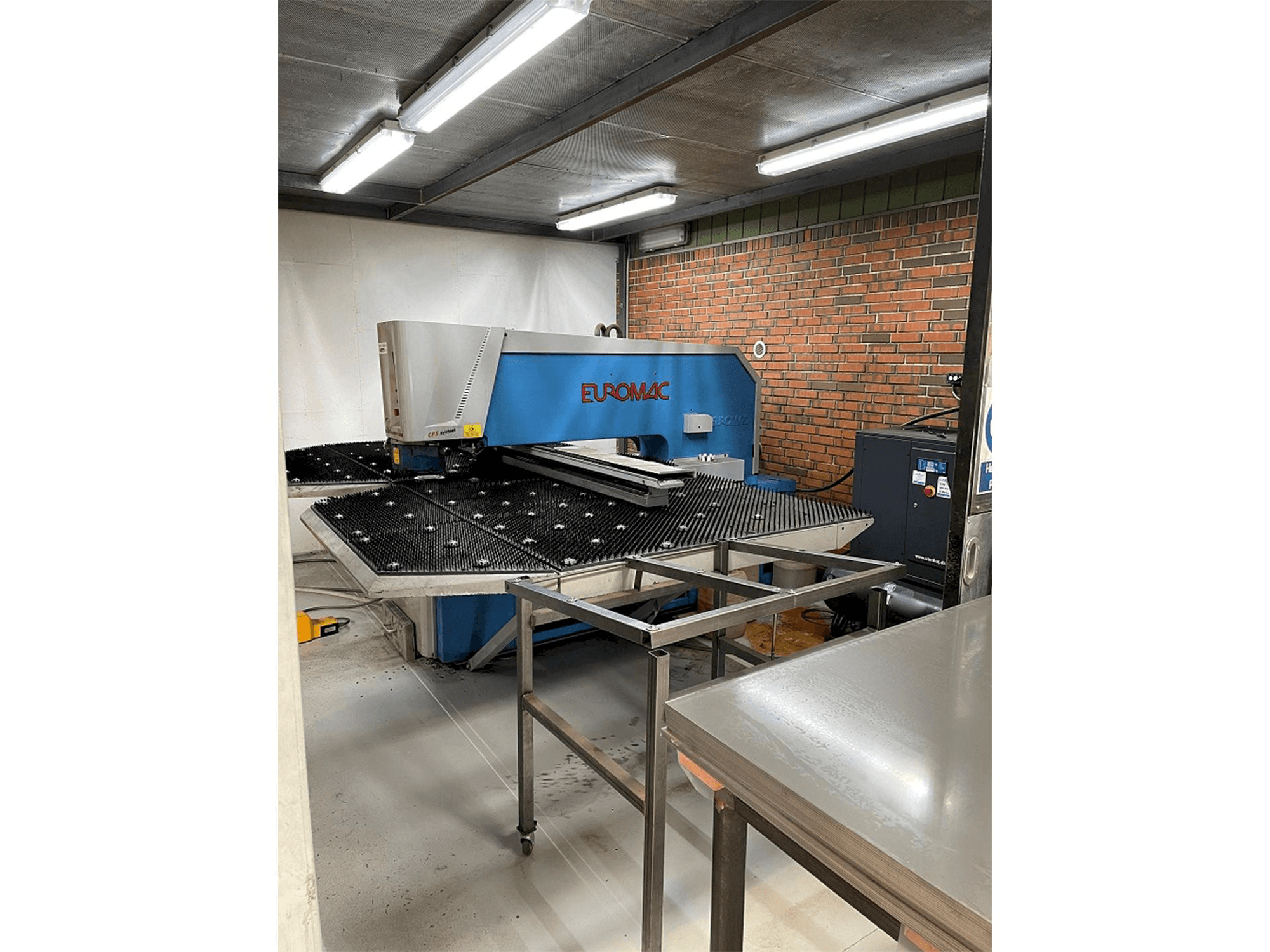 Vista Frontal da Euromac ZX 1250/30 máquina