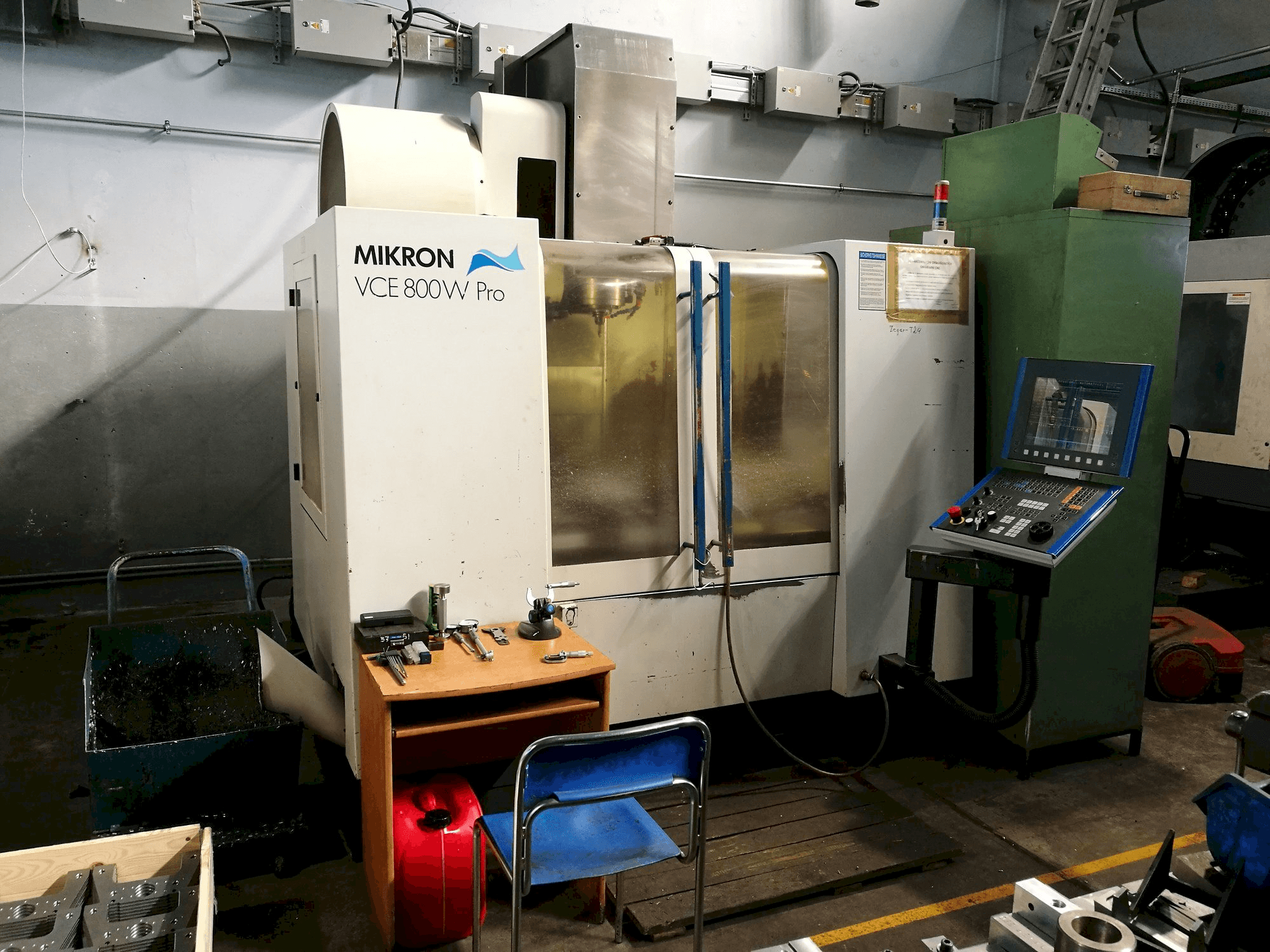 Vista Frontal da MIKRON VCE 800W Pro máquina