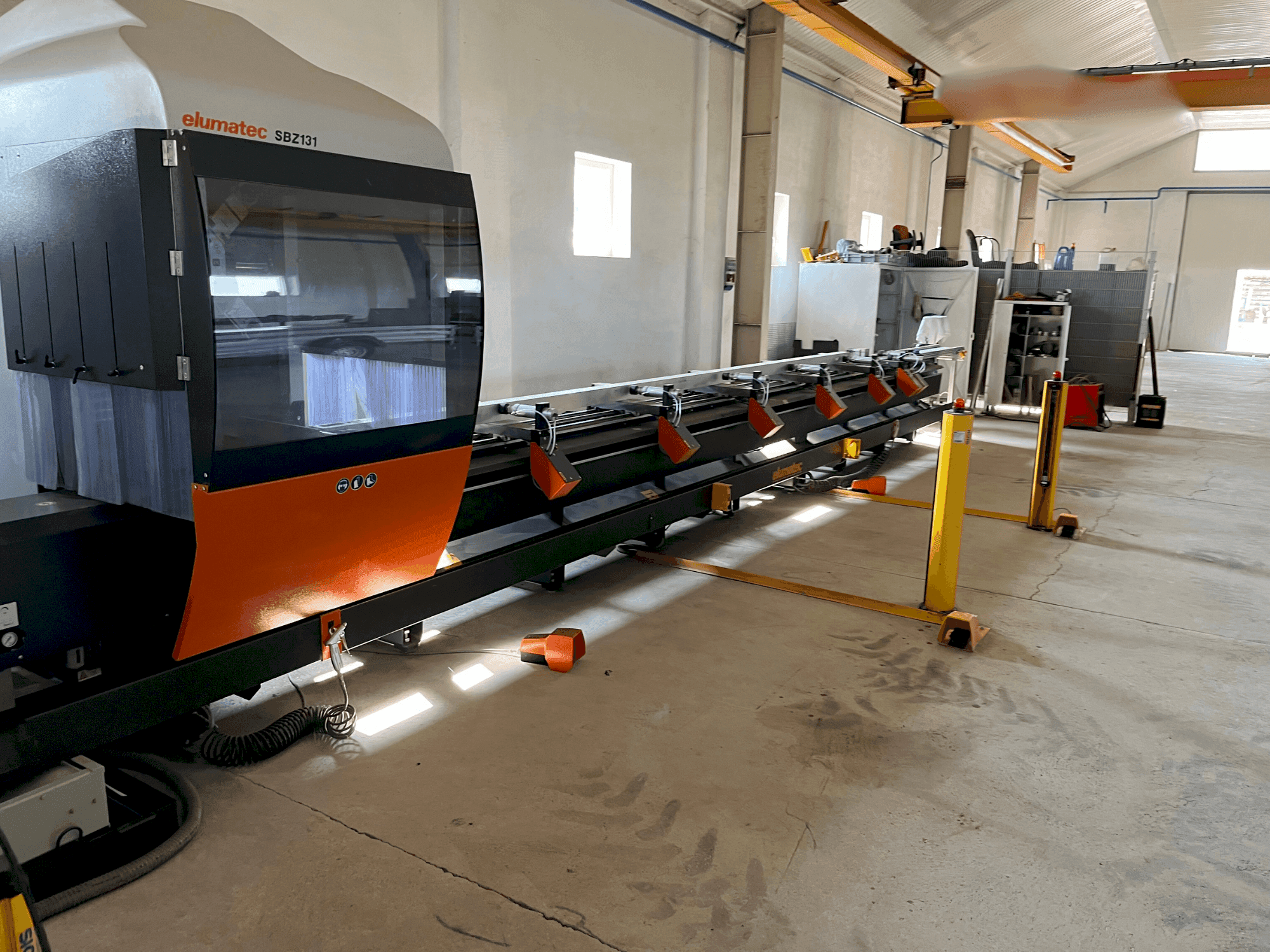 Vista Frontal da Elumatec SBZ 131 máquina