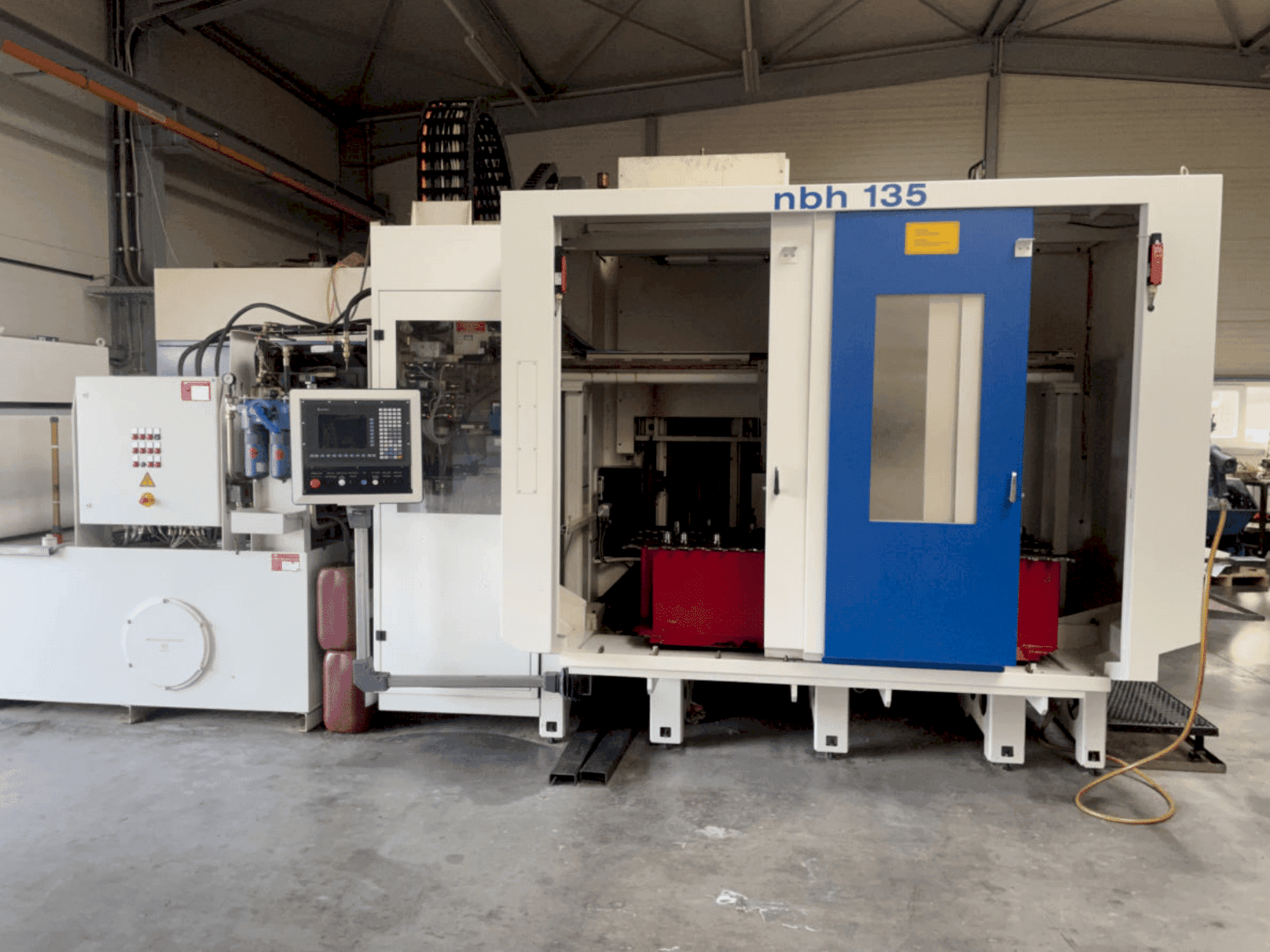 Vista Frontal da HULLER HILLE NBH 135 Speed máquina