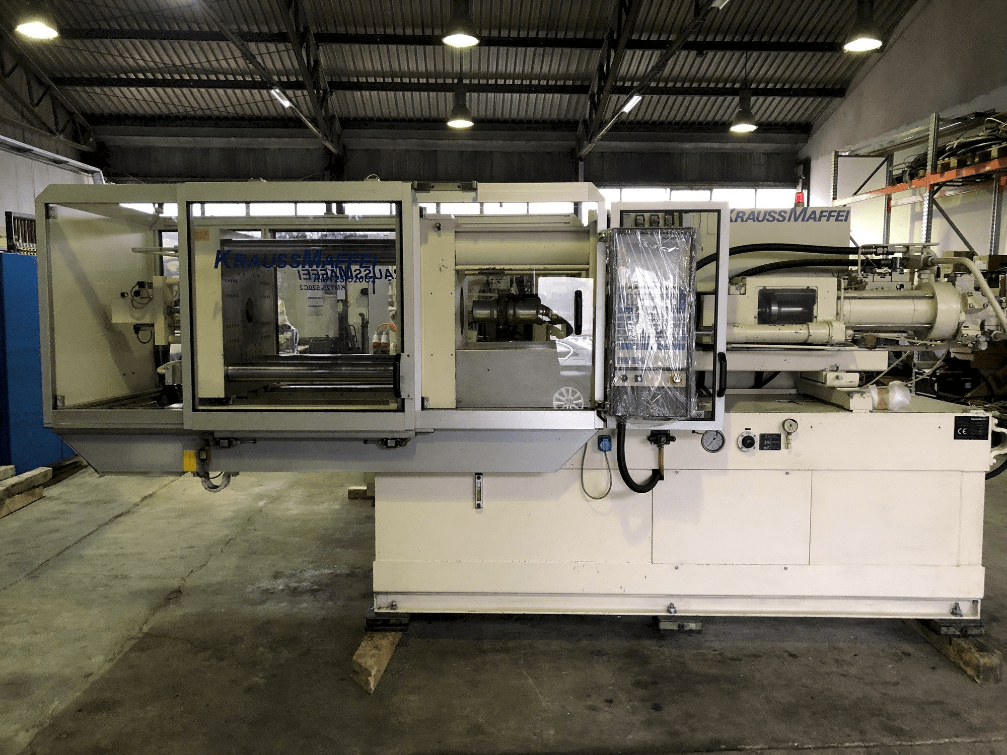 Vista Frontal da Krauss Maffei 125-520 máquina