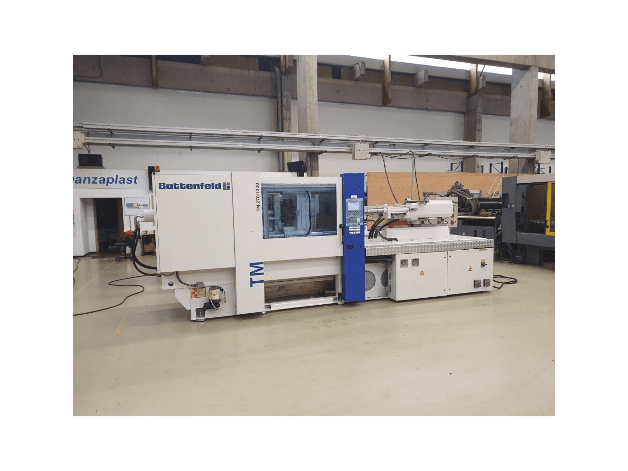 Vista Frontal da Battenfeld TM 2700 / 1330 B4 máquina
