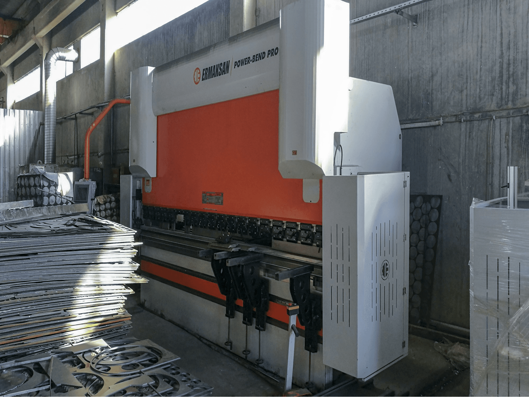 Vista Direita da ERMAKSAN POWER-BEND PRO máquina