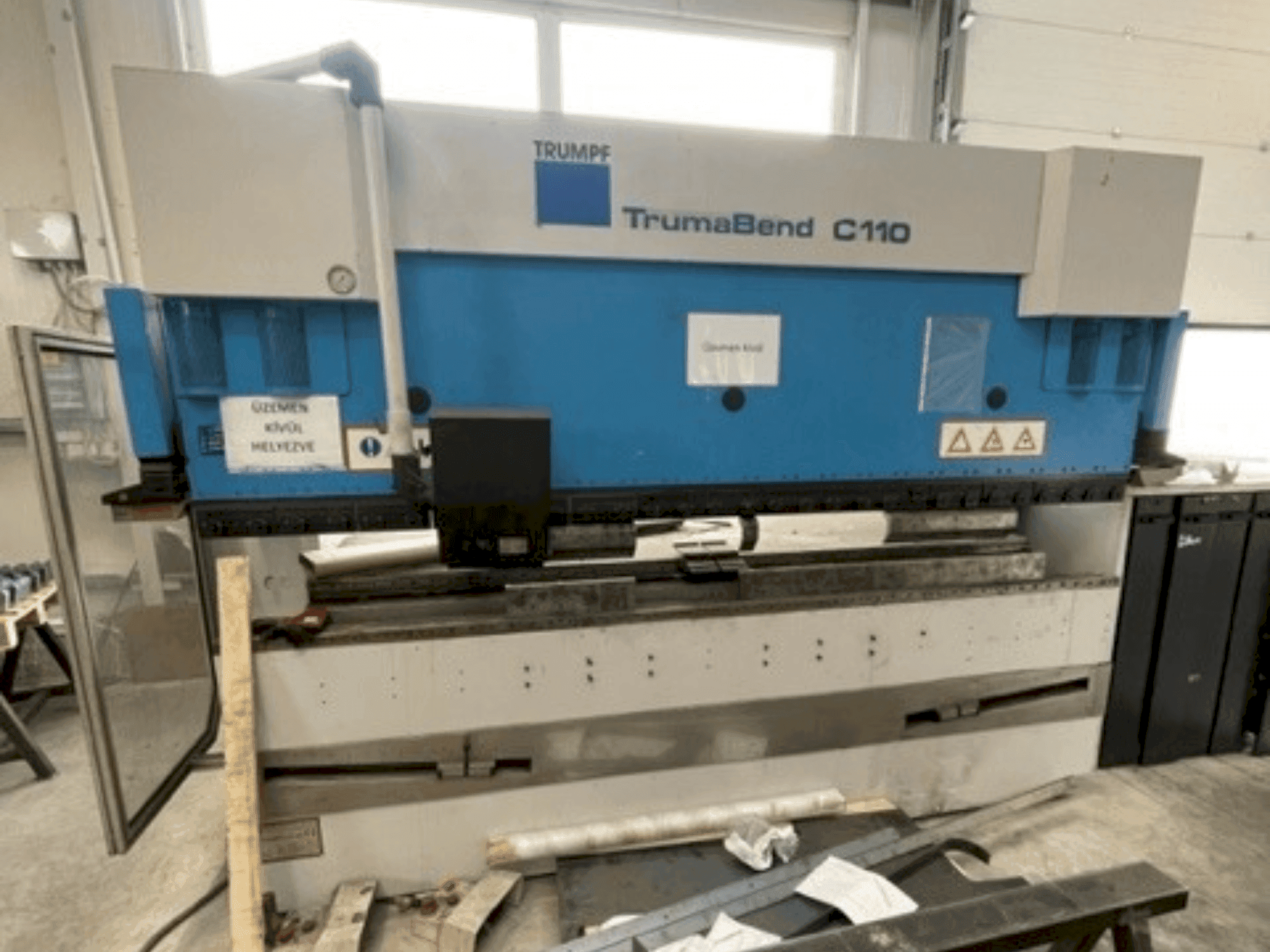 Vista Frontal da TRUMPF TrumaBend C110 máquina