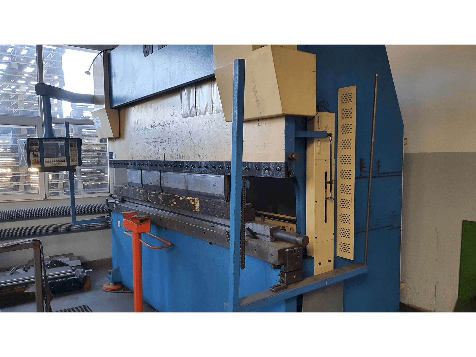 Vista Frontal da HACO ERM30175 máquina