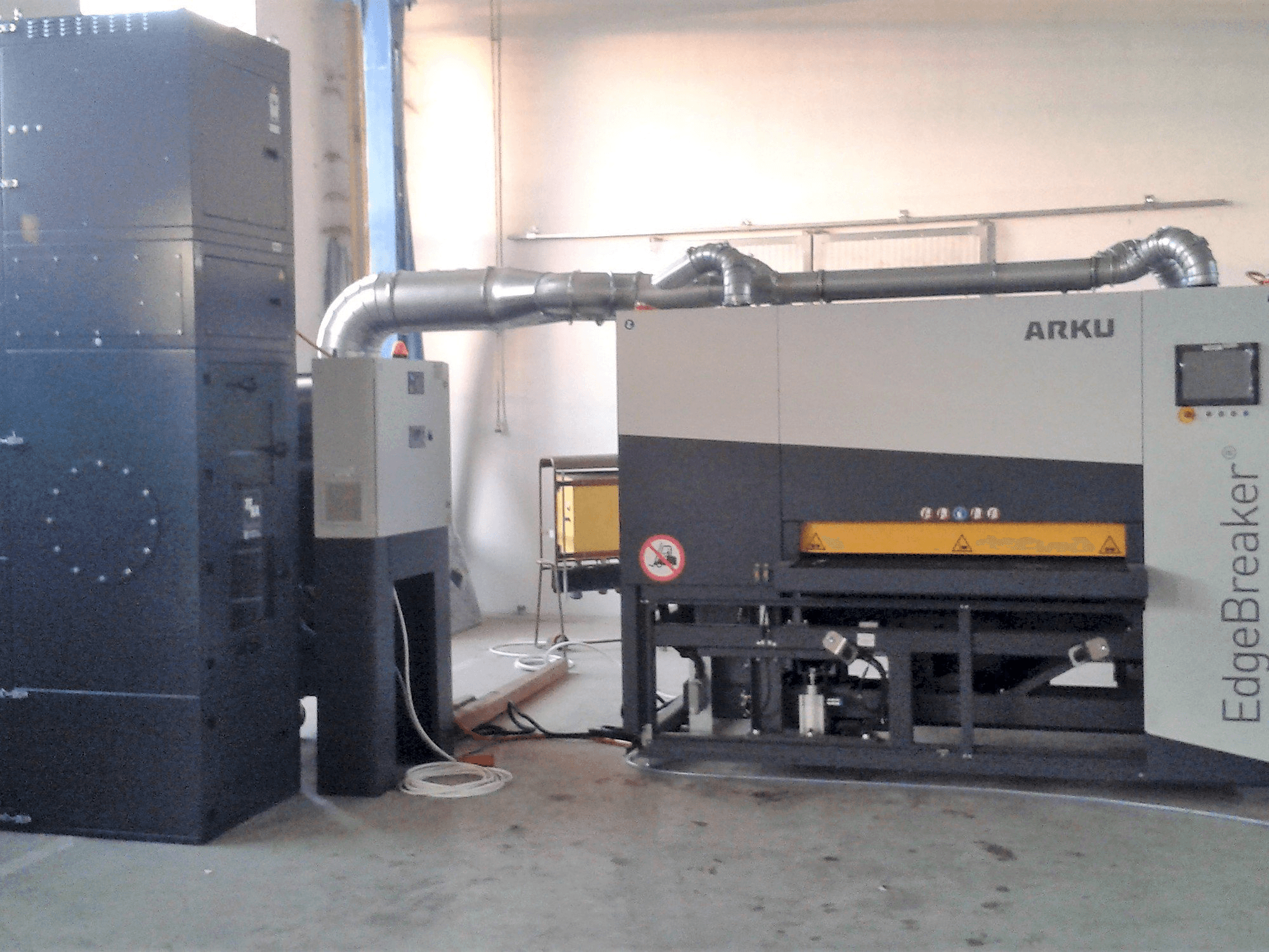 Vista Frontal da ARKU EdgeBreaker 4000 máquina