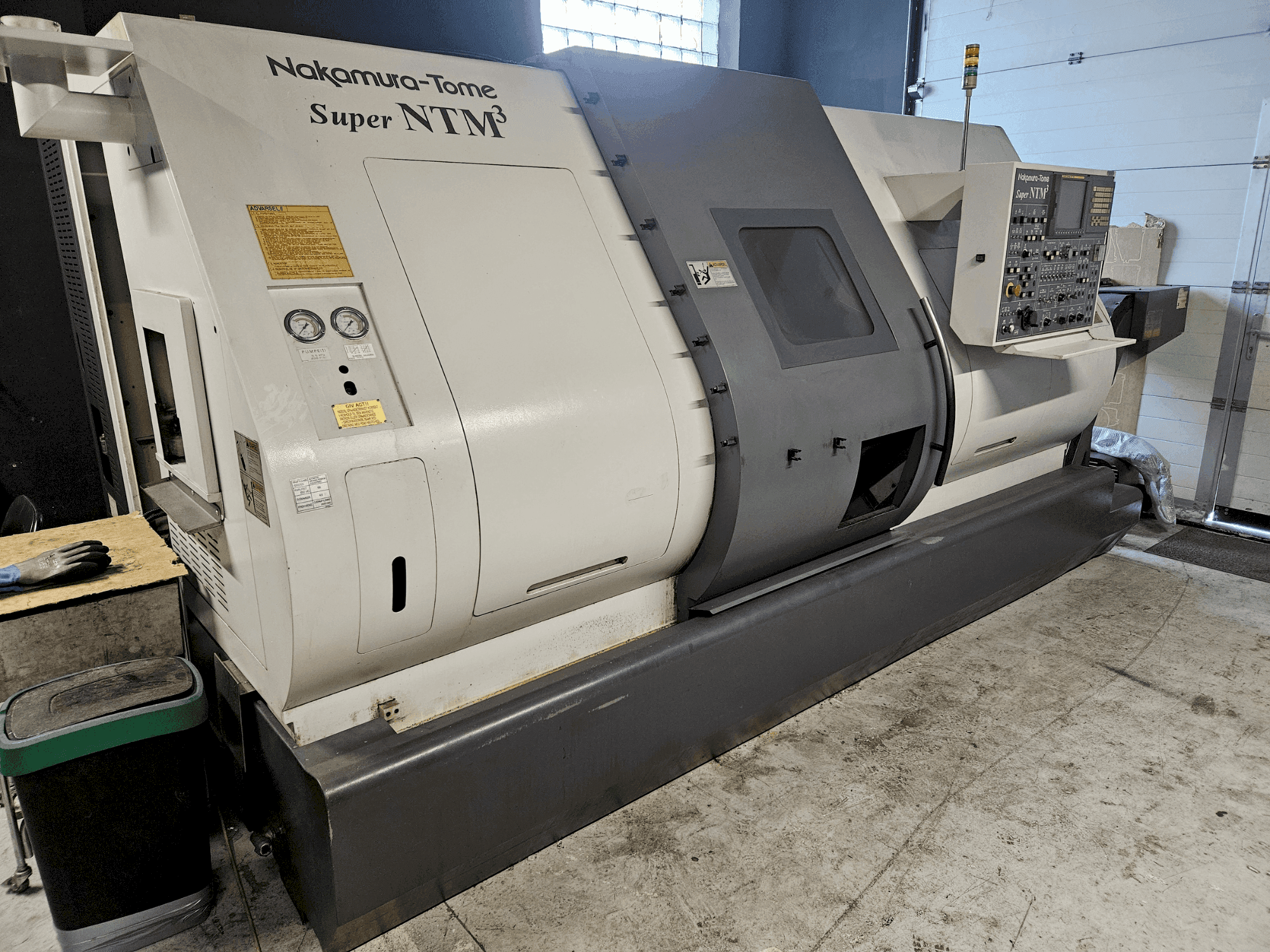 Vista Frontal da NAKAMURA-TOME Super NTM3 máquina
