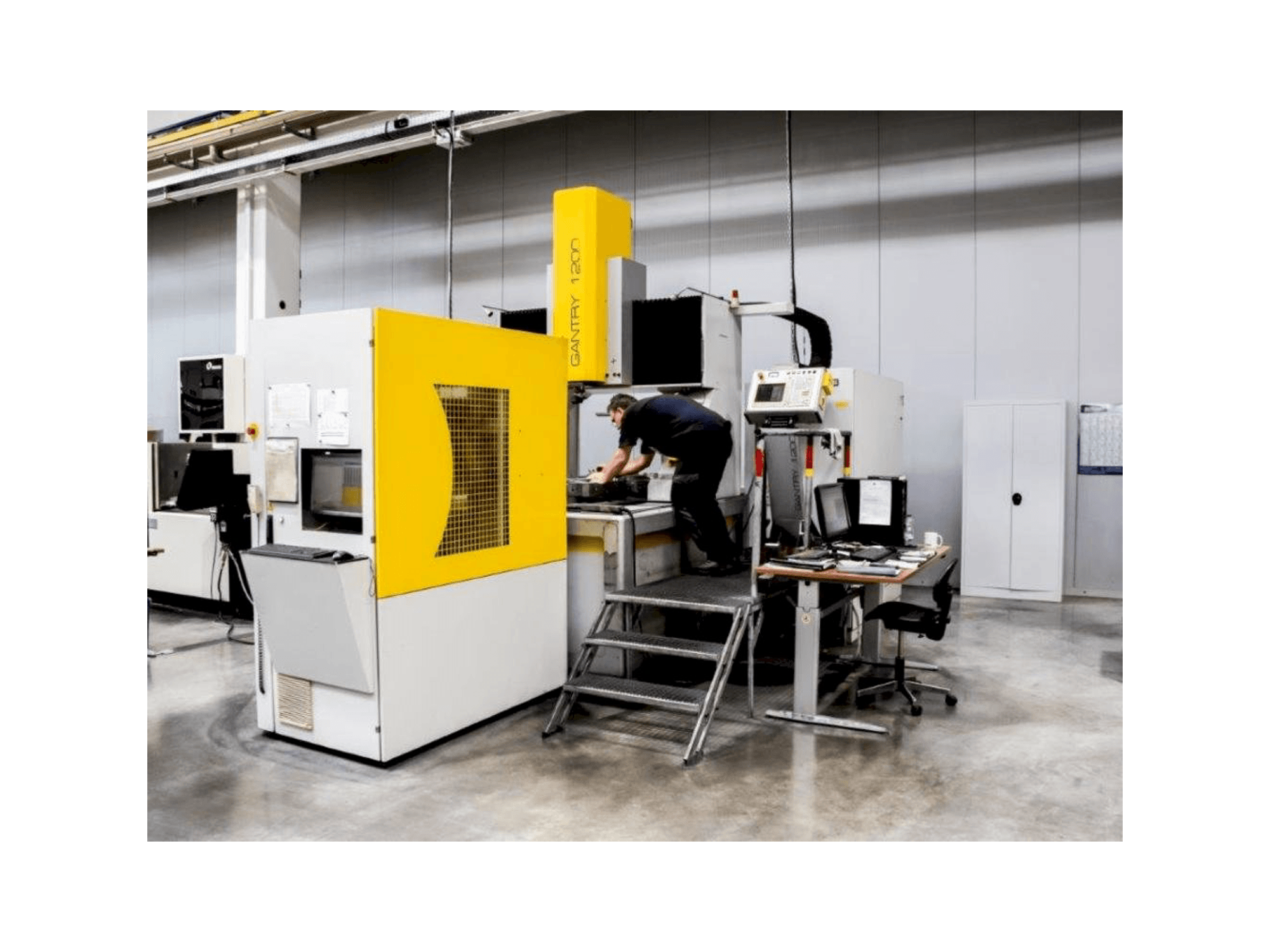 Vista Frontal da OPS-INGERSOLL Gantry 1200 máquina