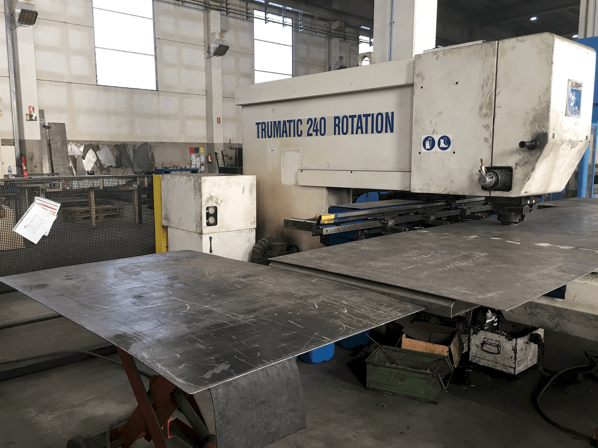 Vista Esquerda da Trumpf Trumatic 240 máquina