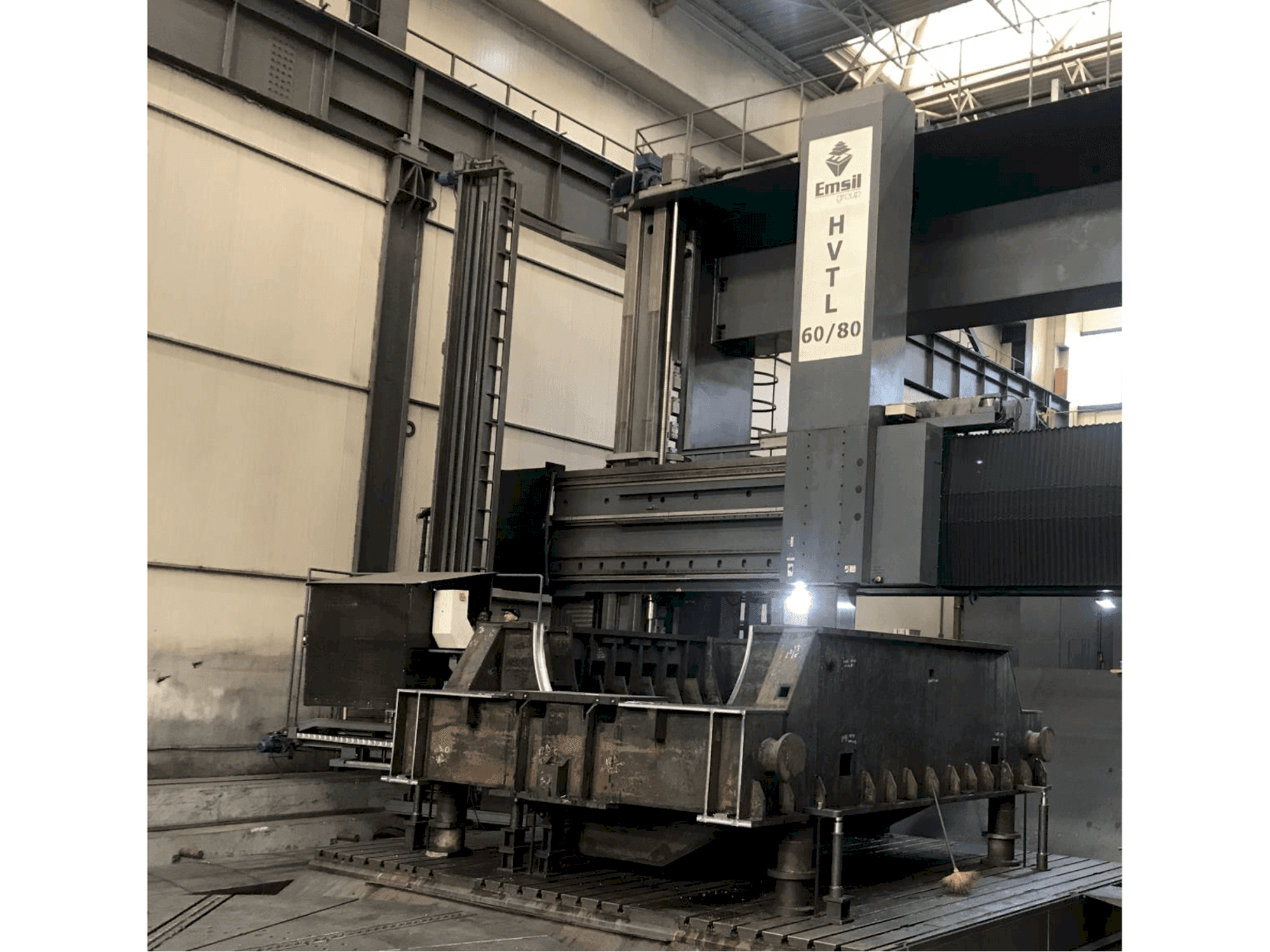 Vista Frontal da Emsil HVTL 60/80 máquina
