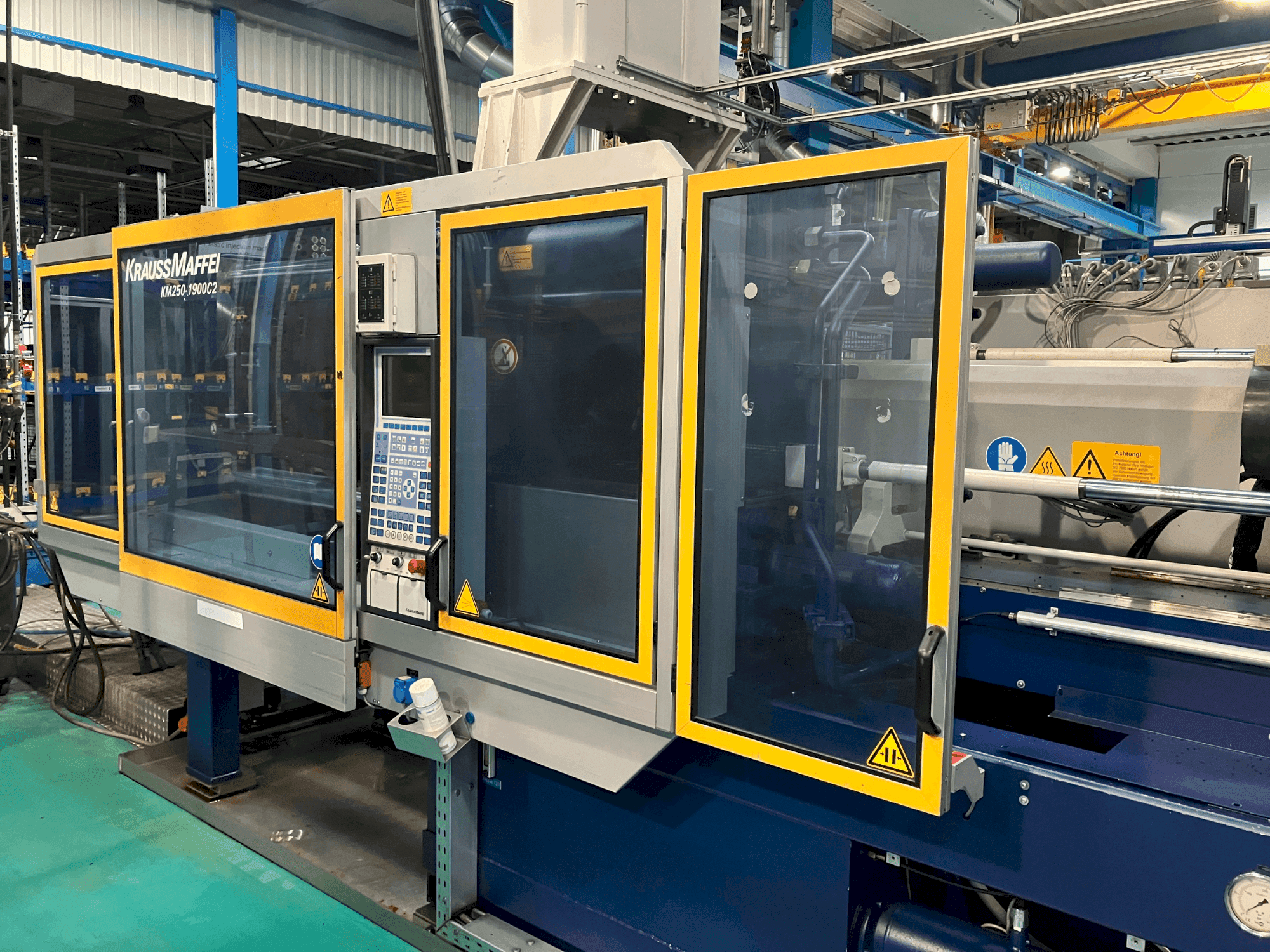 Vista Frontal da Krauss Maffei 250-1900 C2 (2005) máquina