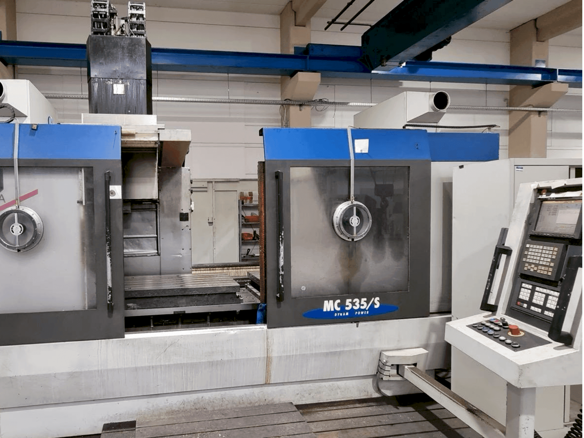 Vista Frontal da STAMA MC 535 máquina