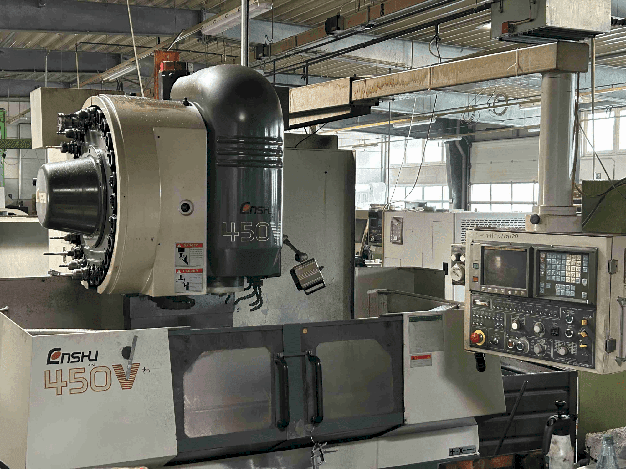 Vista Frontal da Enshu 450 V máquina