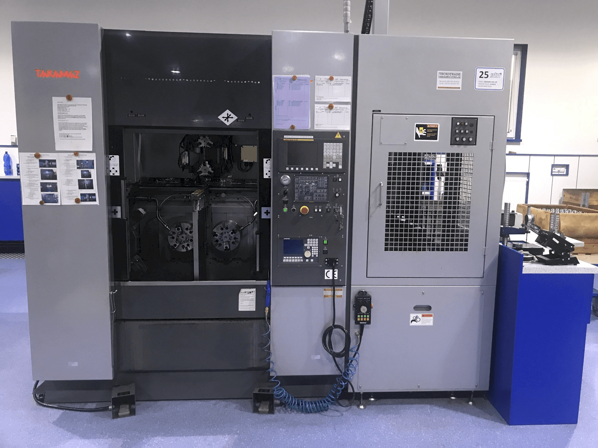 Vista Frontal da Takamaz XW-130 máquina