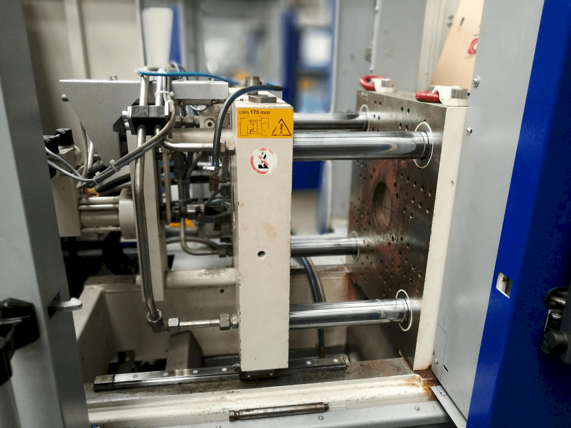 Vista Frontal da Krauss Maffei KM 35-55 CX máquina