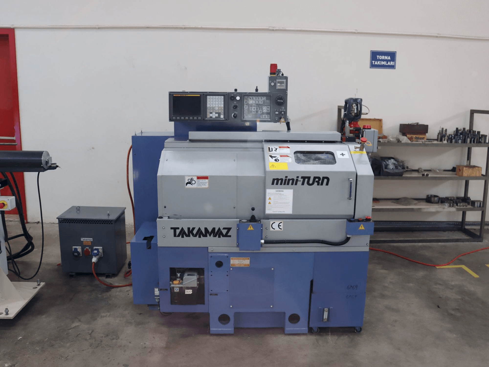 Vista Frontal da Takamaz mini-TURN máquina