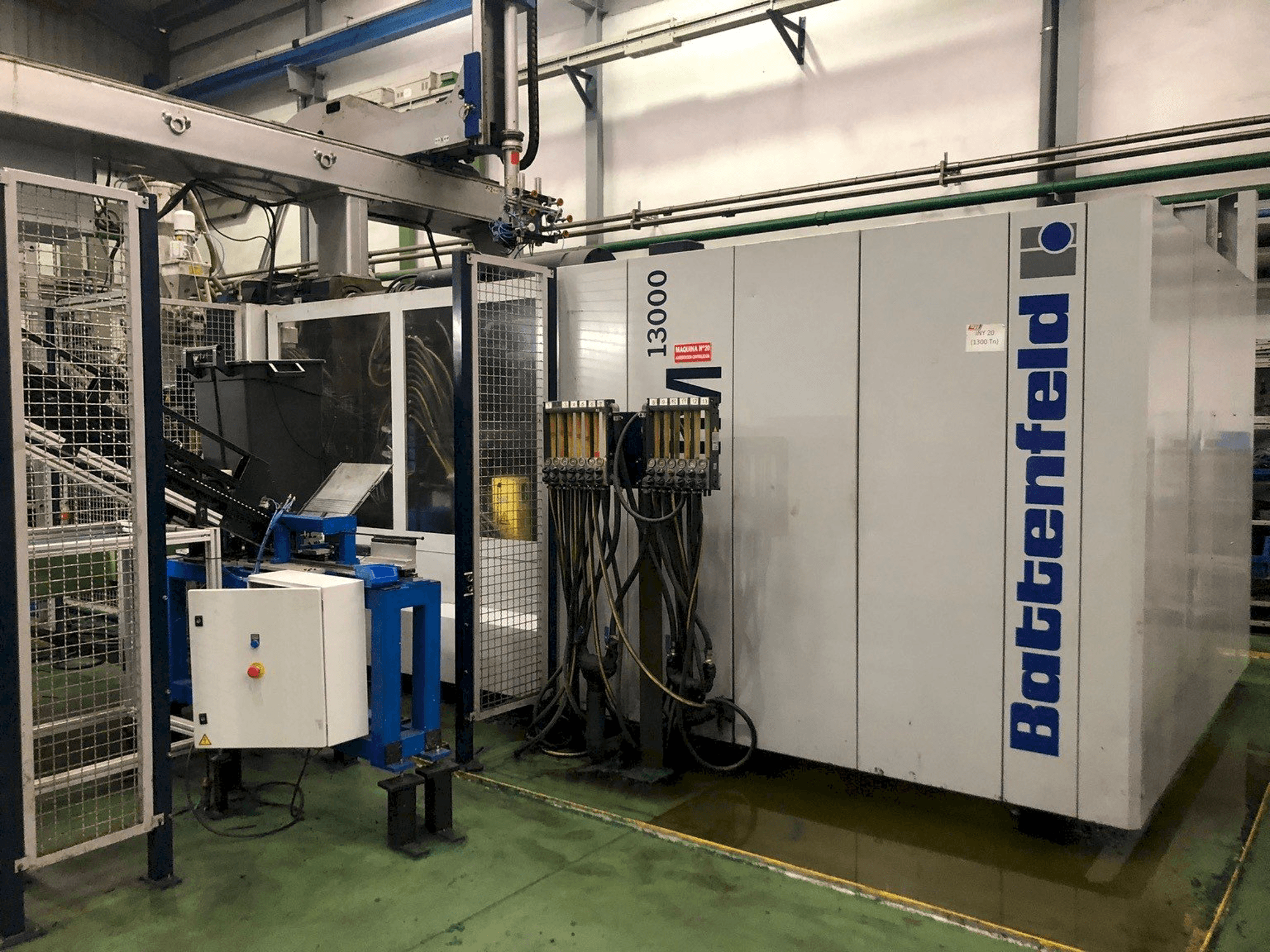 Vista Frontal da Battenfeld HM 13000 máquina
