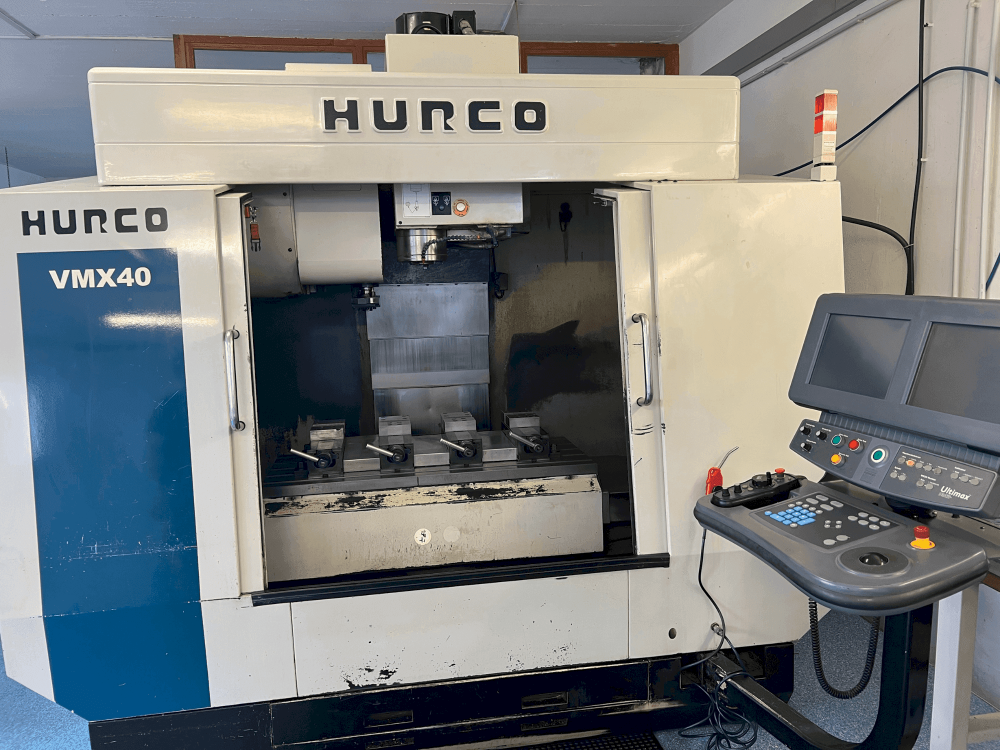 Vista Frontal da Hurco VMX40 máquina