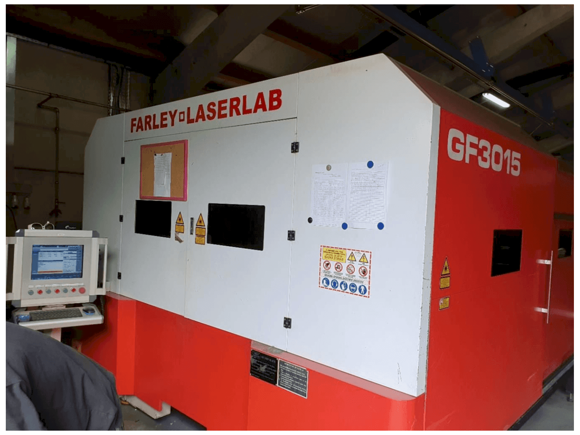 Vista Frontal da Farley Laserlab Ht Gf 3015 Fiber máquina