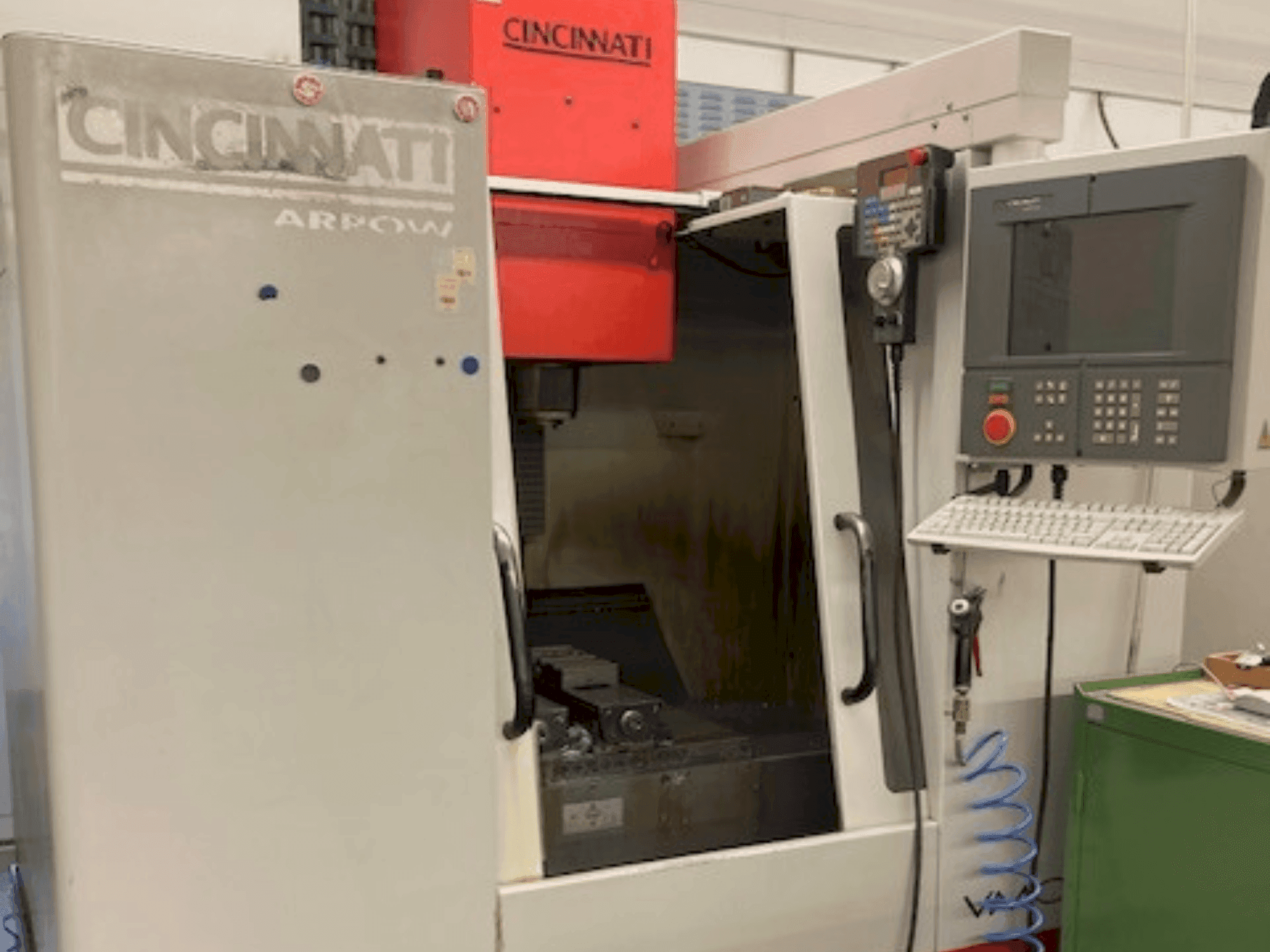 Vista Frontal da Cincinnati Arrow 500 máquina