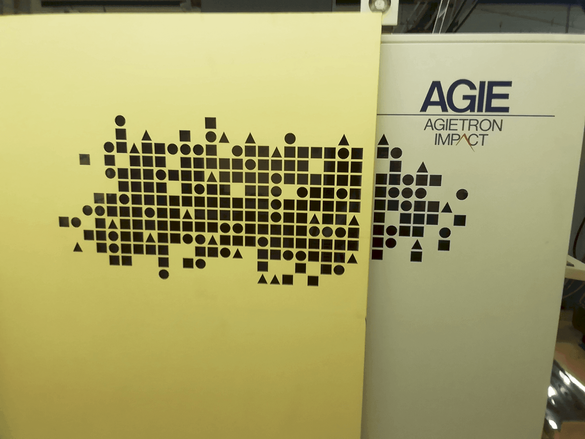 Vista Frontal da AGIE Agierten Impact 2 máquina