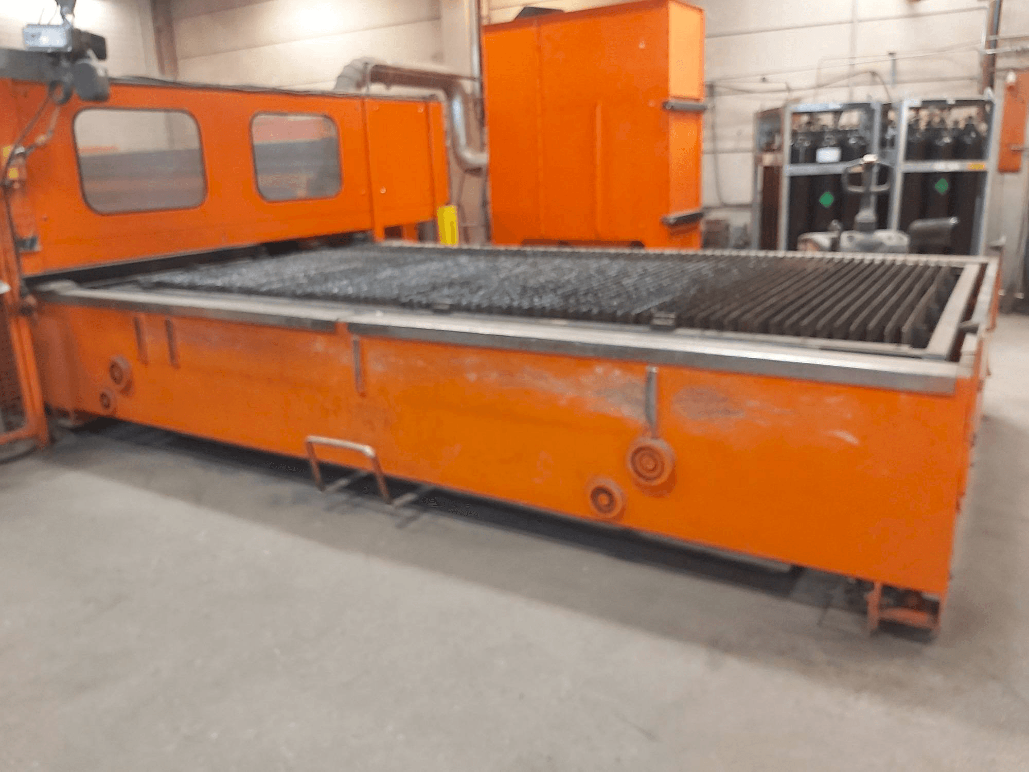 Vista Frontal da Bystronic BTL 4020 máquina