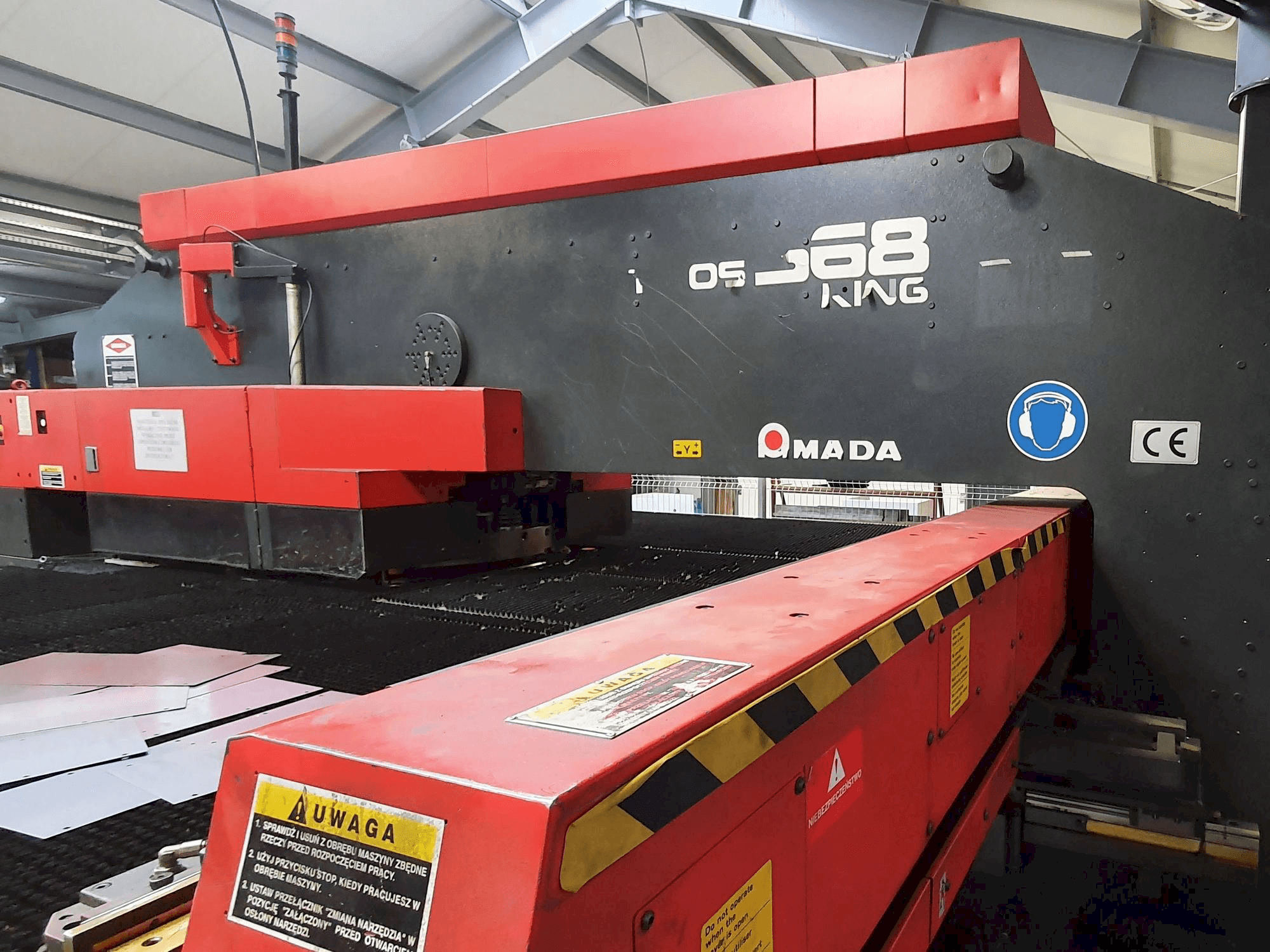 Vista Frontal da AMADA VIPROS 368 KING máquina