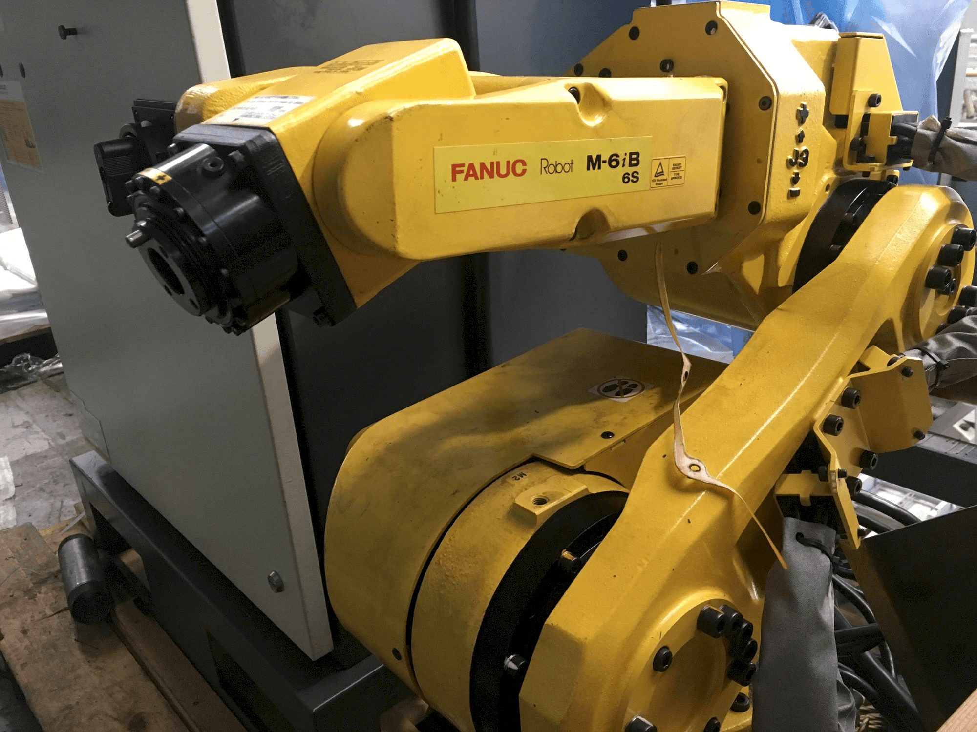 Vista Frontal da FANUC M-6iB 6S máquina