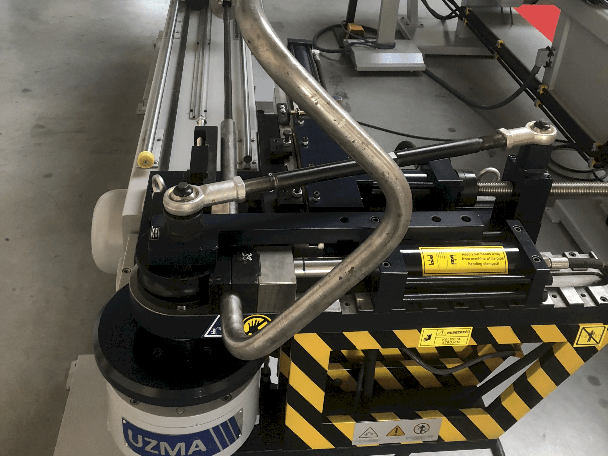 Detalhe da UZMA UZH 51 máquina