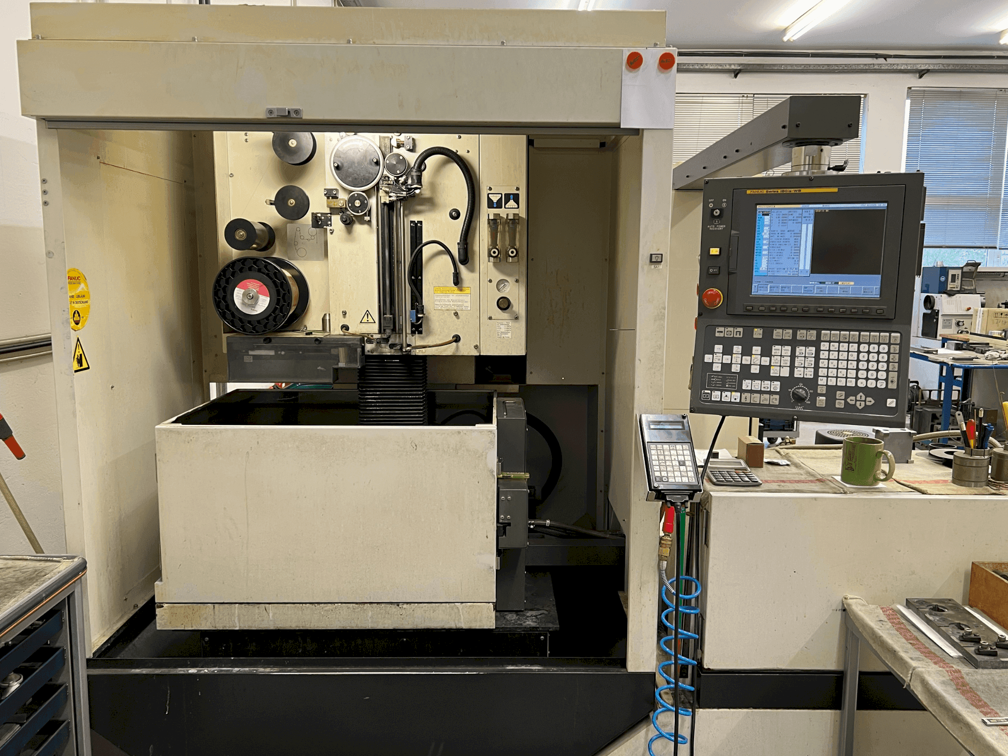 Vista Frontal da FANUC Alpha-0iC máquina