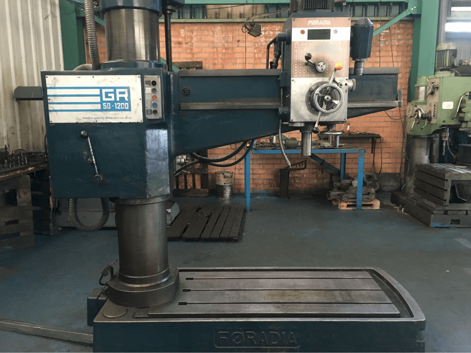 Vista Lateral Direita da FORADIA GR 50/1200 máquina