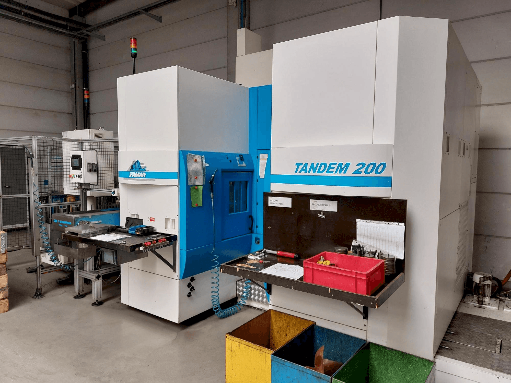 Vista Frontal da Famar Tandem 200 máquina