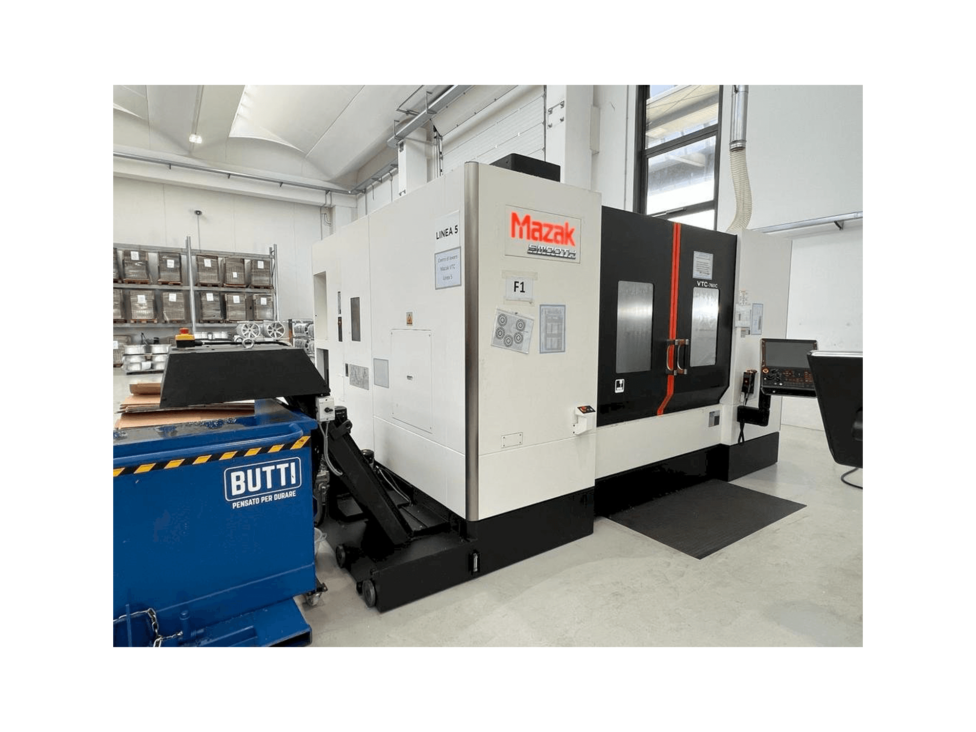Vista Frontal da Mazak VTC 760 máquina