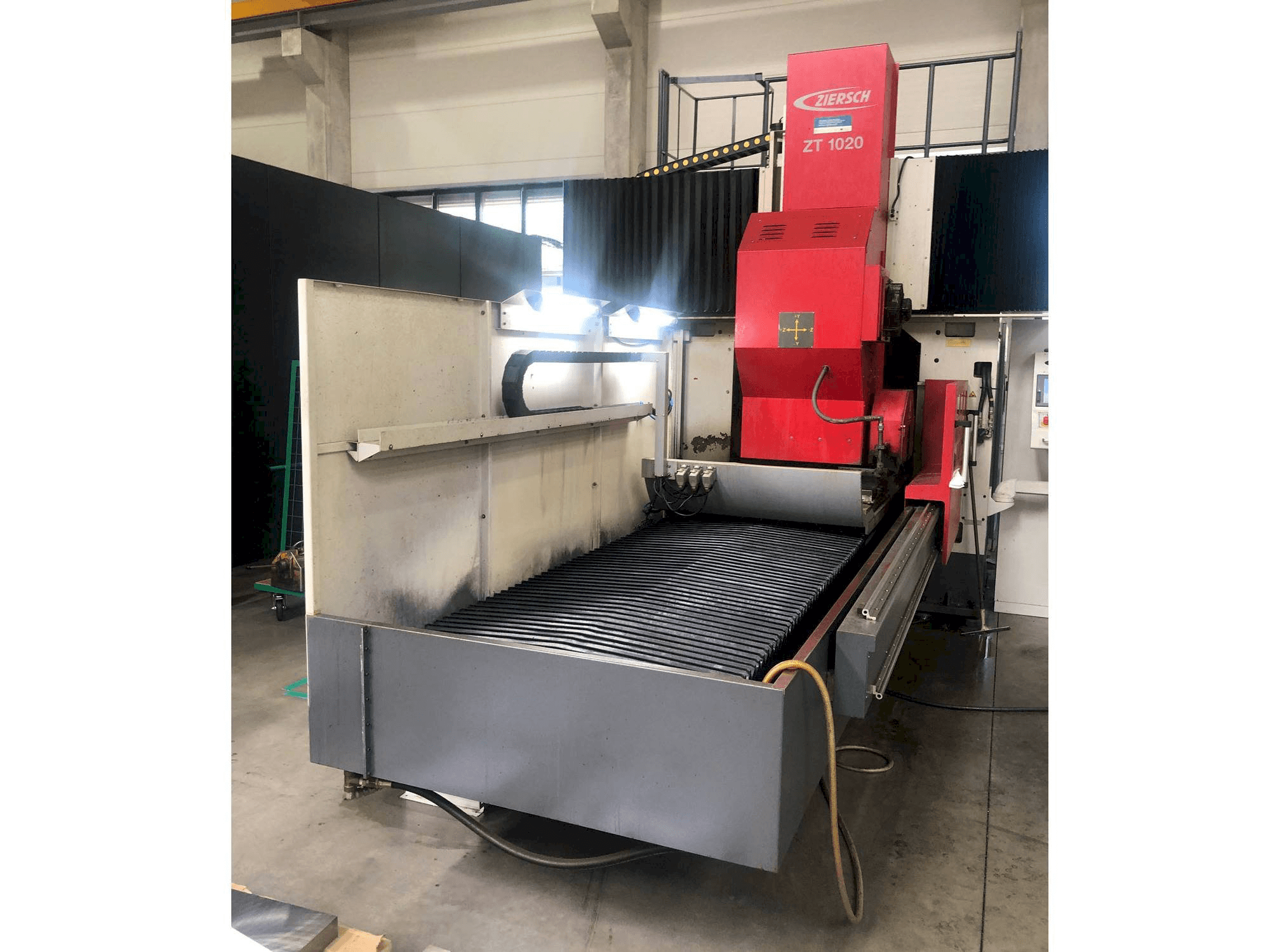 Vista Frontal da Ziersch ZT 1020 máquina